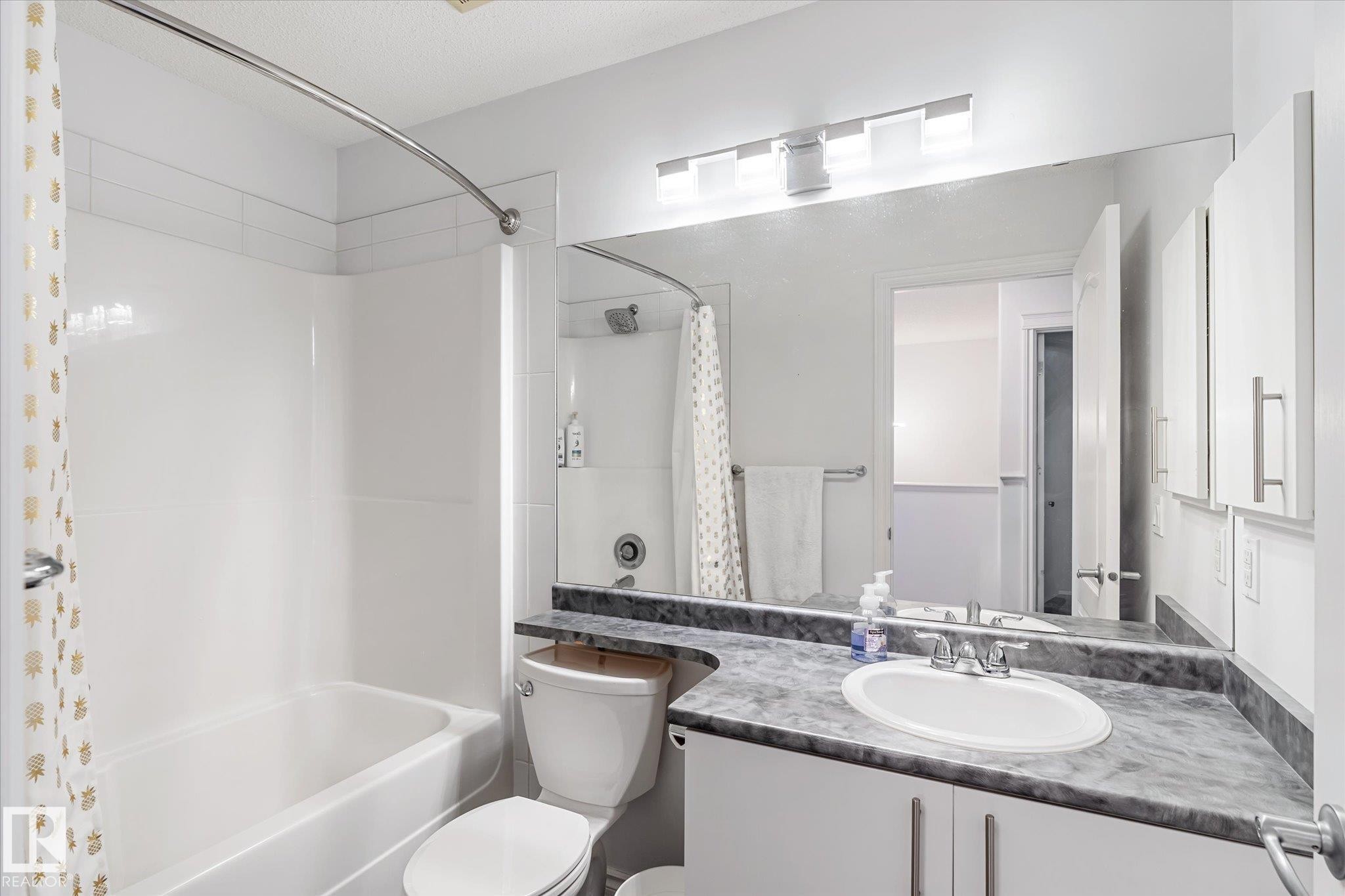 17130 7A Avenue, Edmonton, AB - Indoor Photo Showing Bathroom