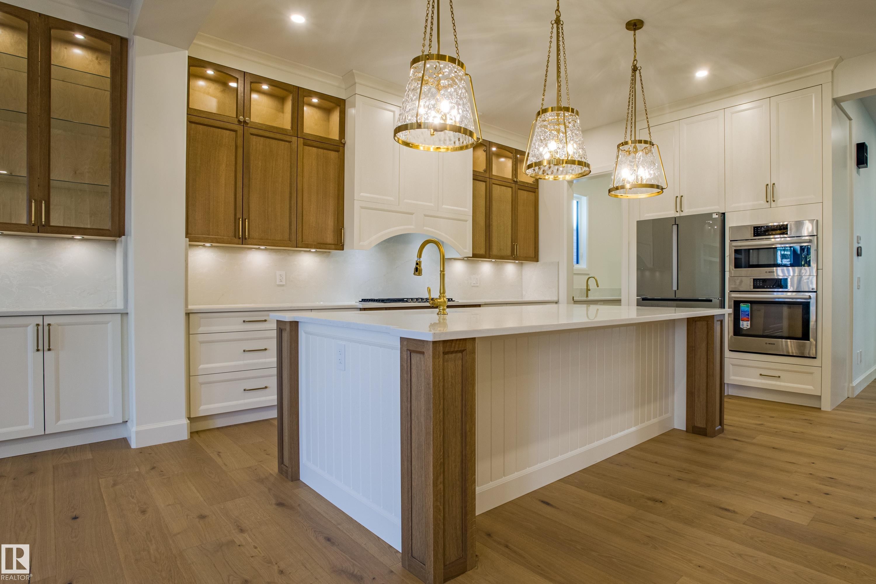 12304 39 Avenue, Edmonton, AB - Indoor Photo Showing Kitchen With Upgraded Kitchen