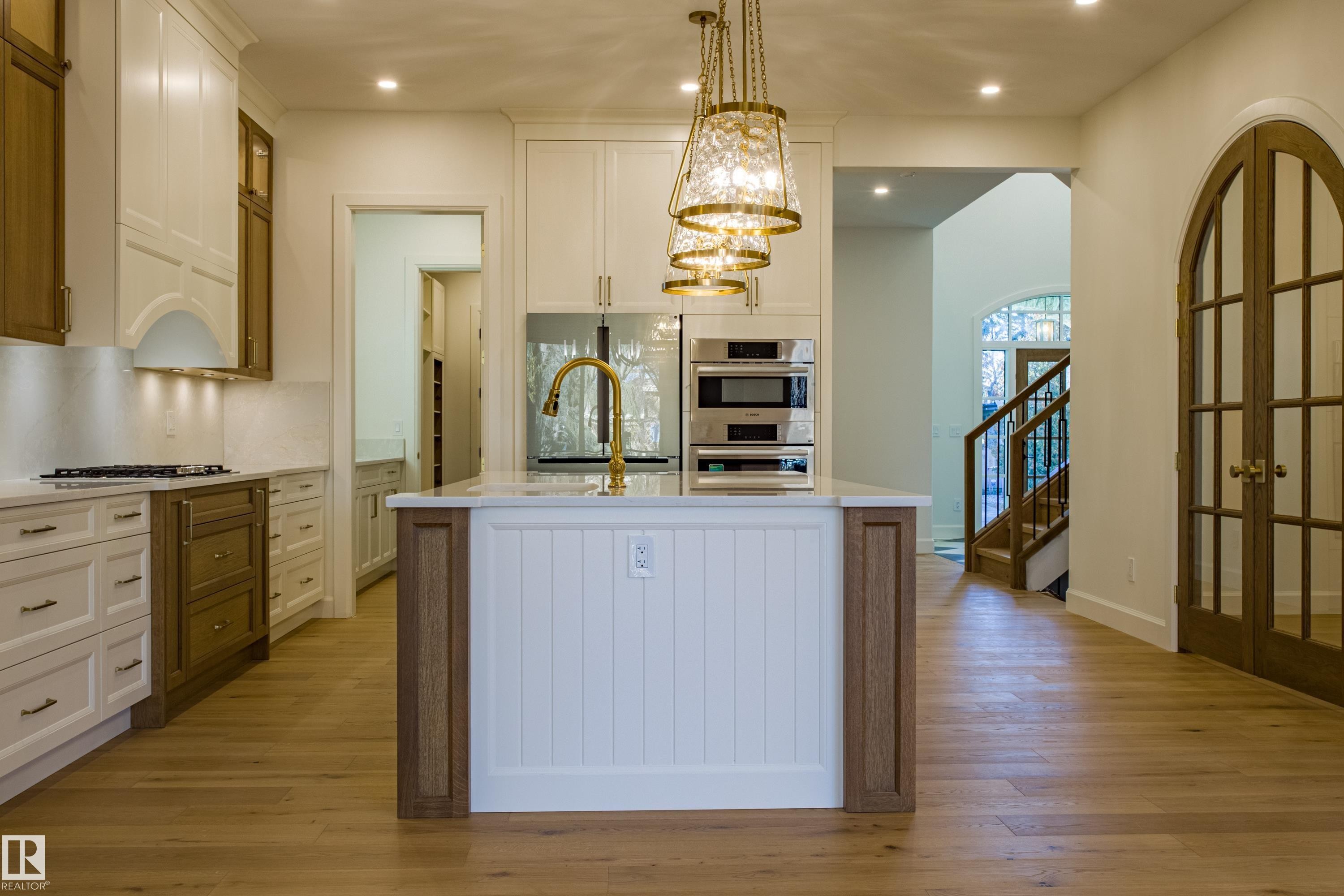 12304 39 Avenue, Edmonton, AB - Indoor Photo Showing Kitchen With Upgraded Kitchen