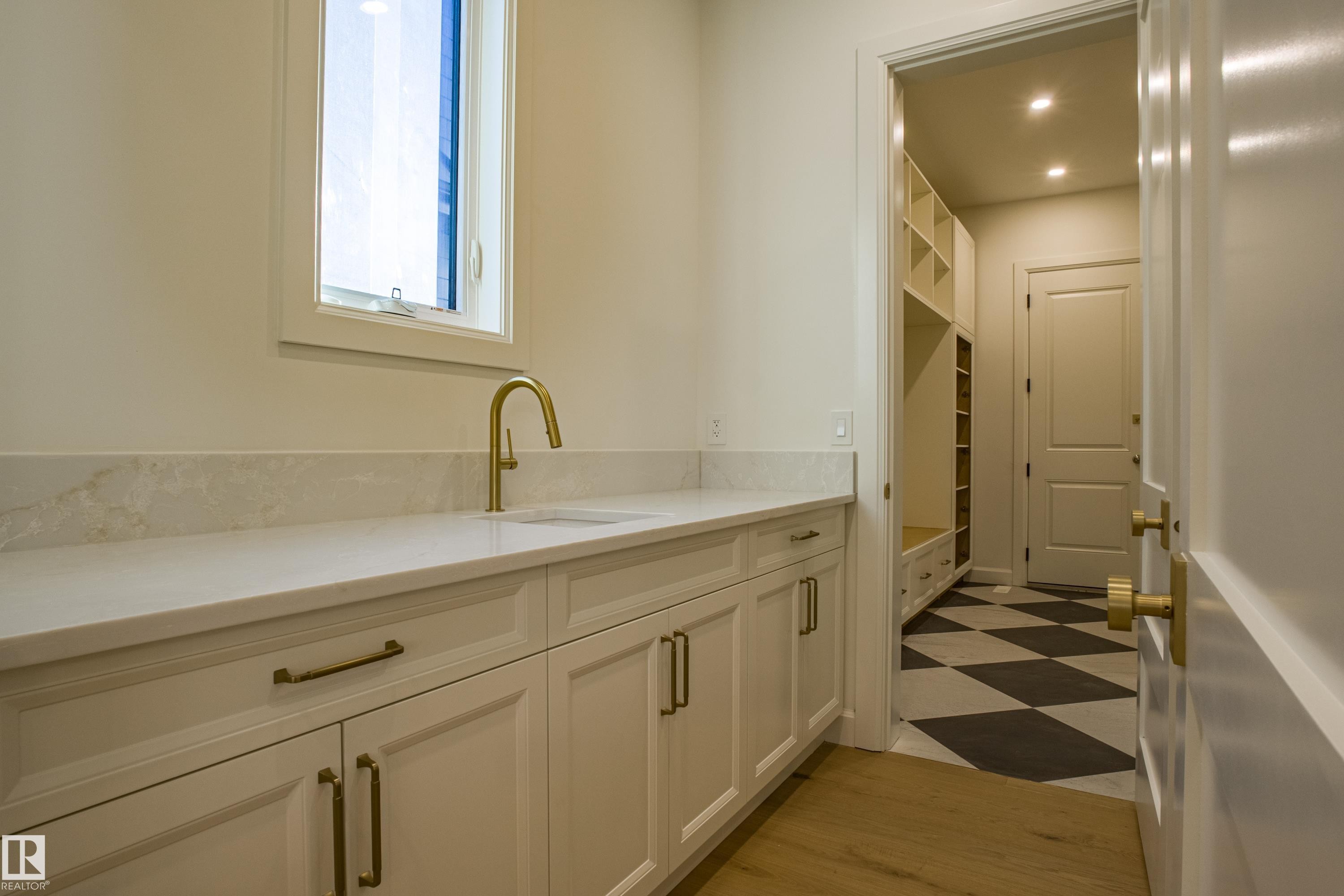 12304 39 Avenue, Edmonton, AB - Indoor Photo Showing Other Room