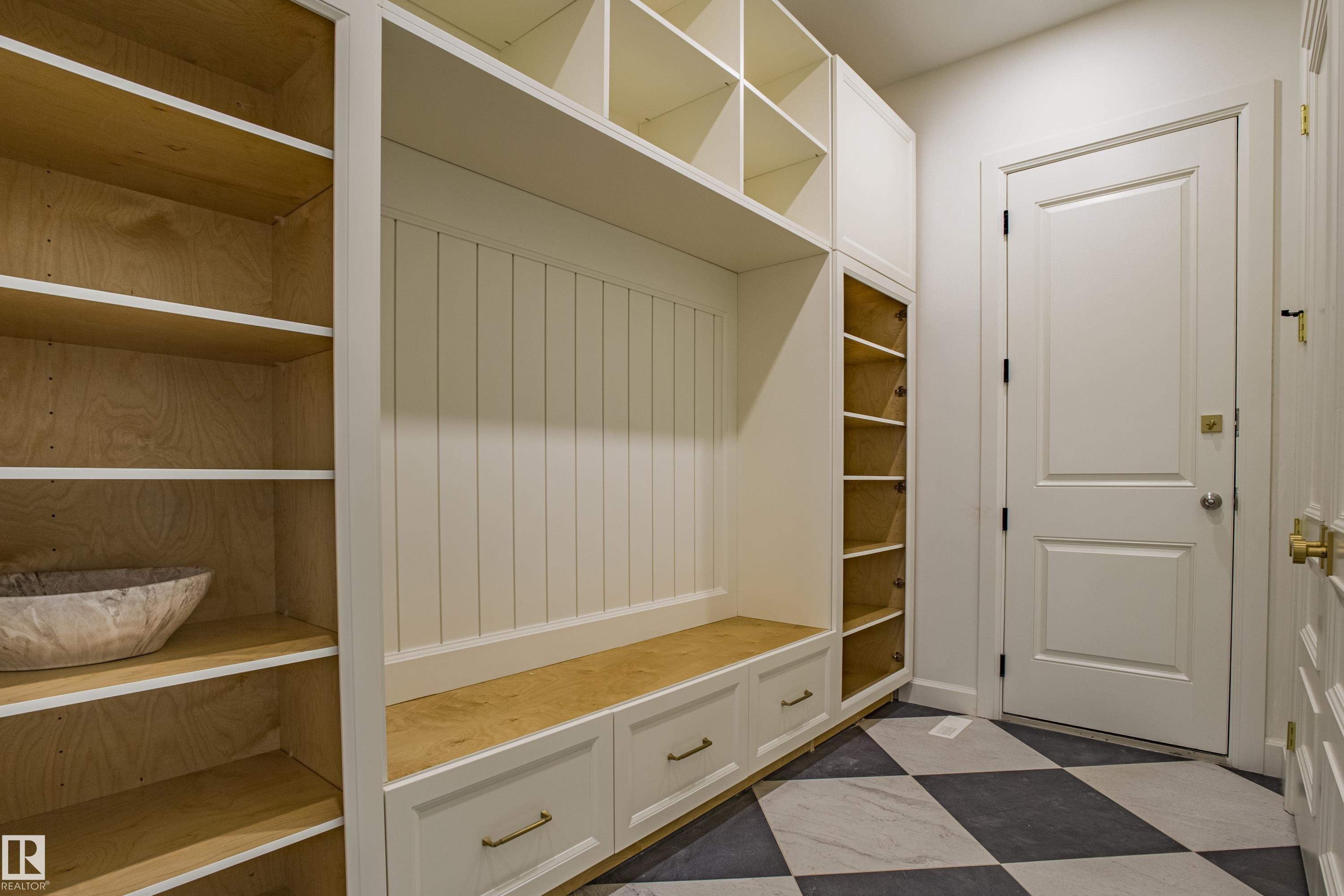 12304 39 Avenue, Edmonton, AB - Indoor