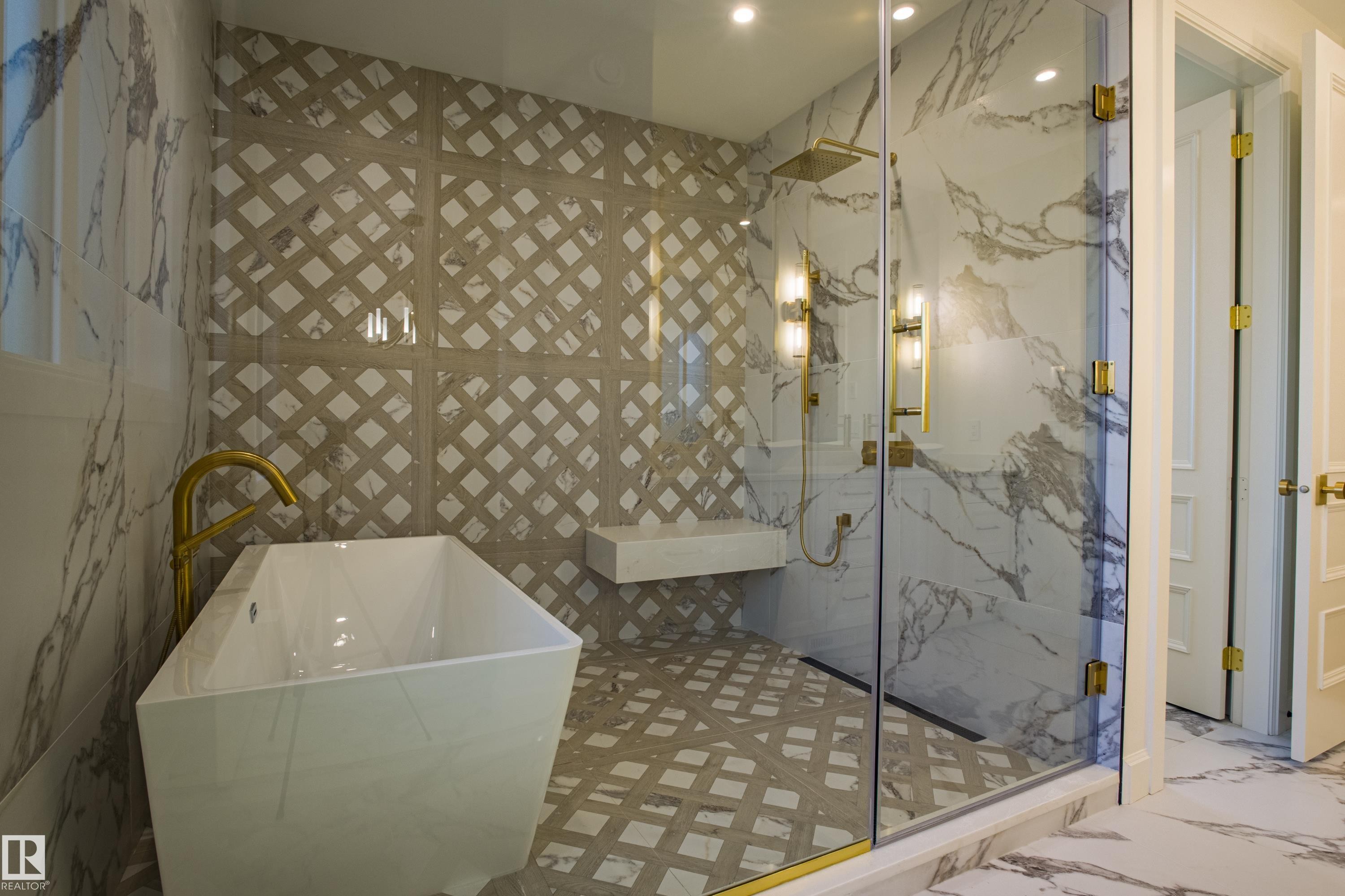 12304 39 Avenue, Edmonton, AB - Indoor Photo Showing Bathroom