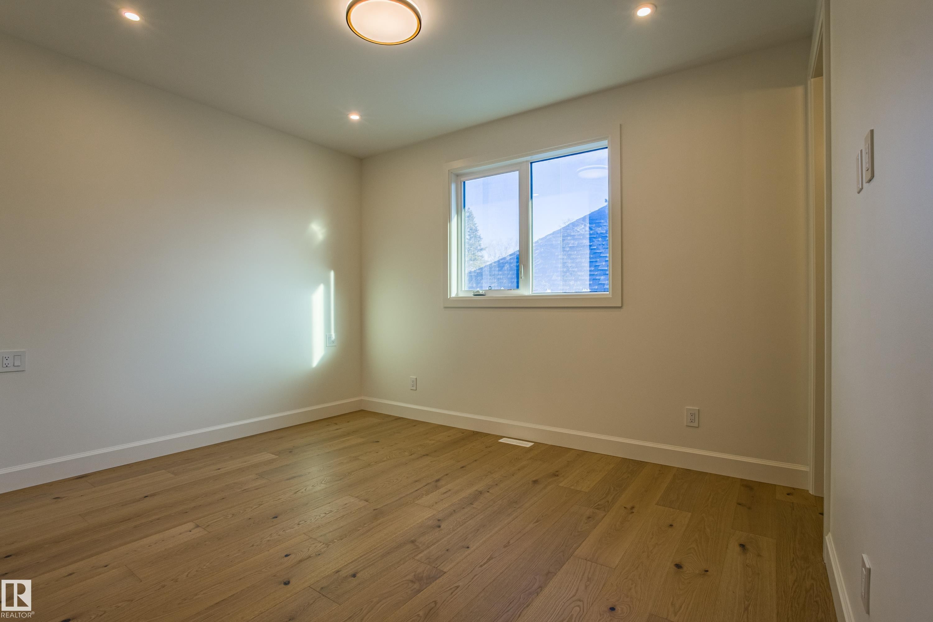 12304 39 Avenue, Edmonton, AB - Indoor Photo Showing Other Room