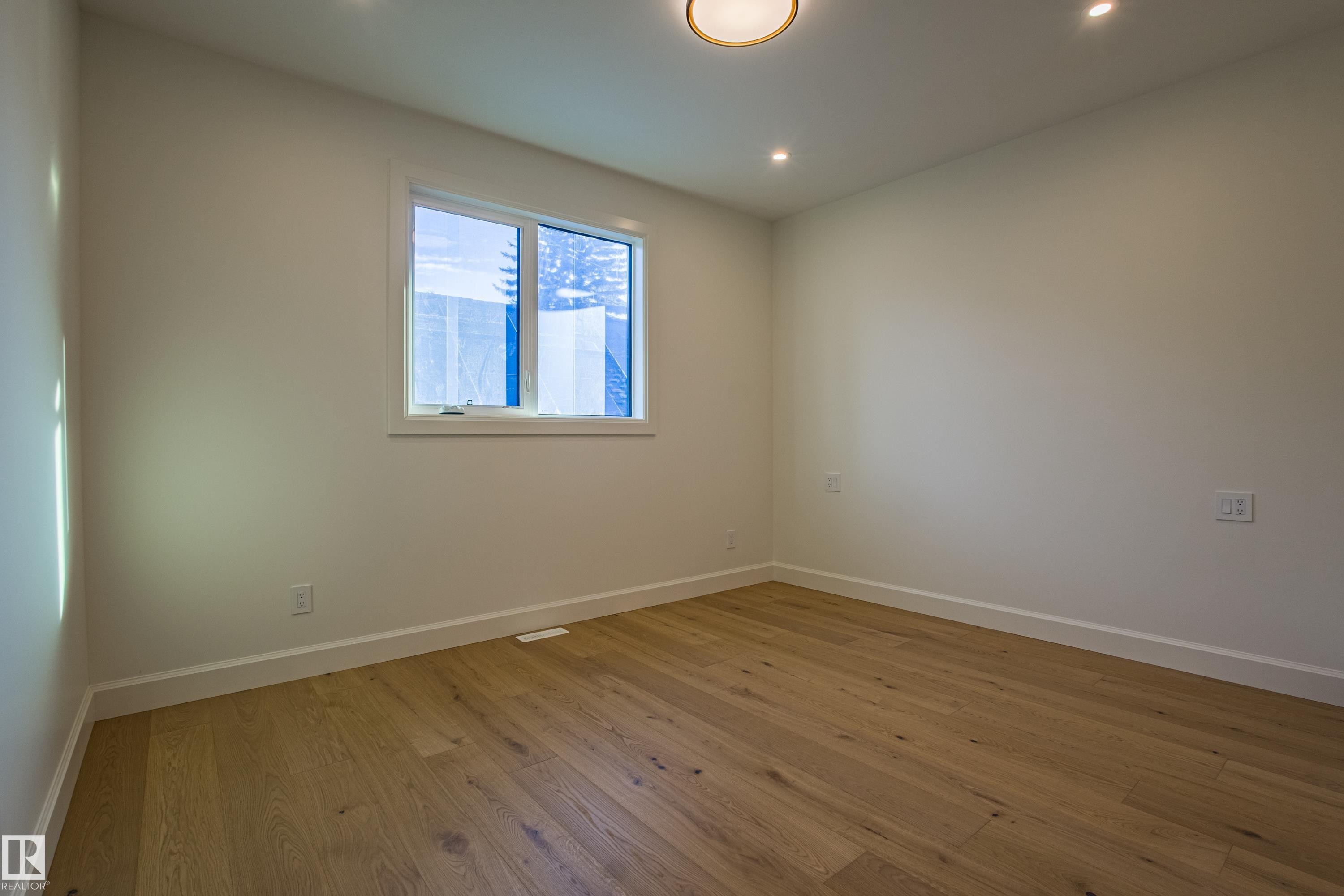 12304 39 Avenue, Edmonton, AB - Indoor Photo Showing Other Room