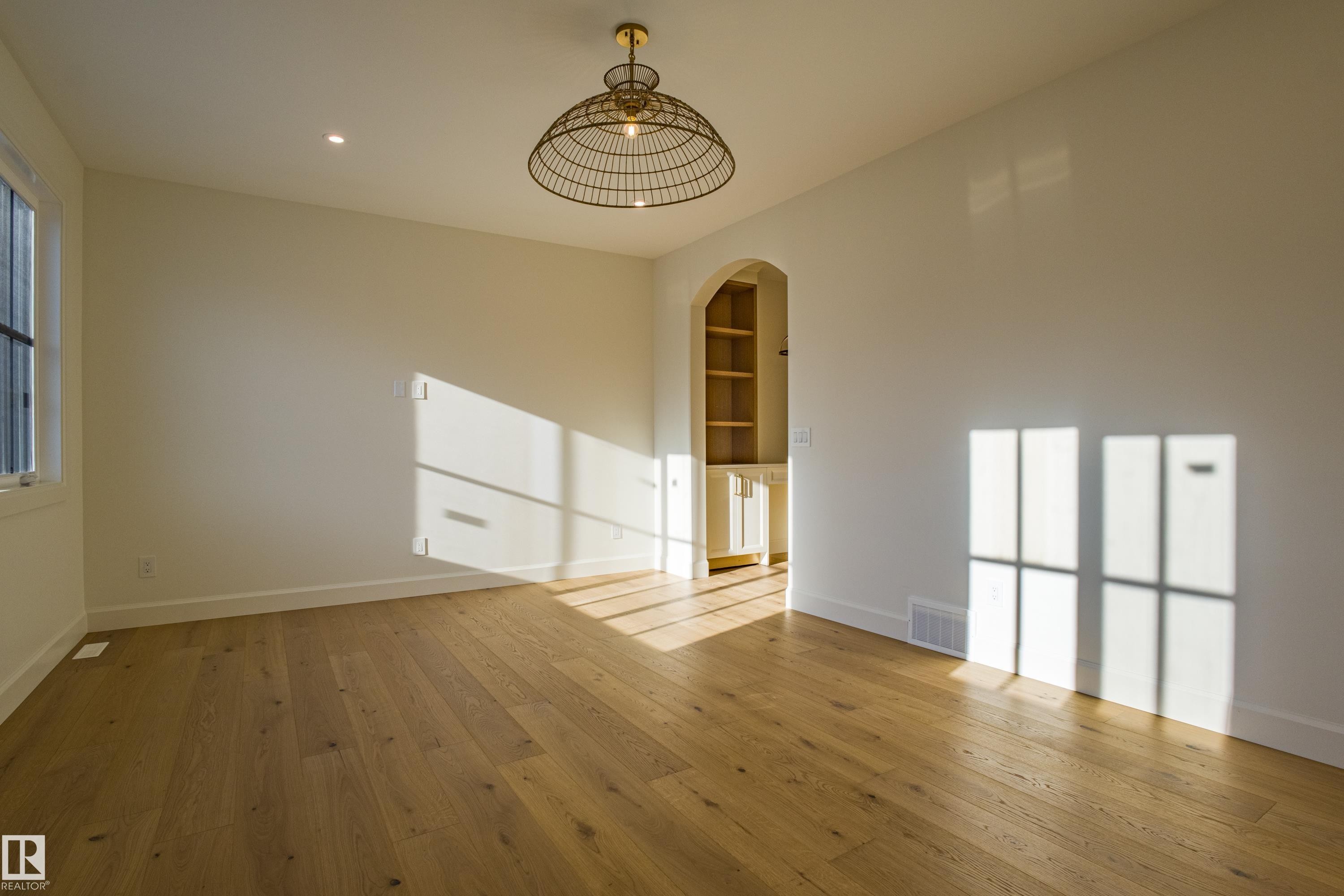 12304 39 Avenue, Edmonton, AB - Indoor Photo Showing Other Room