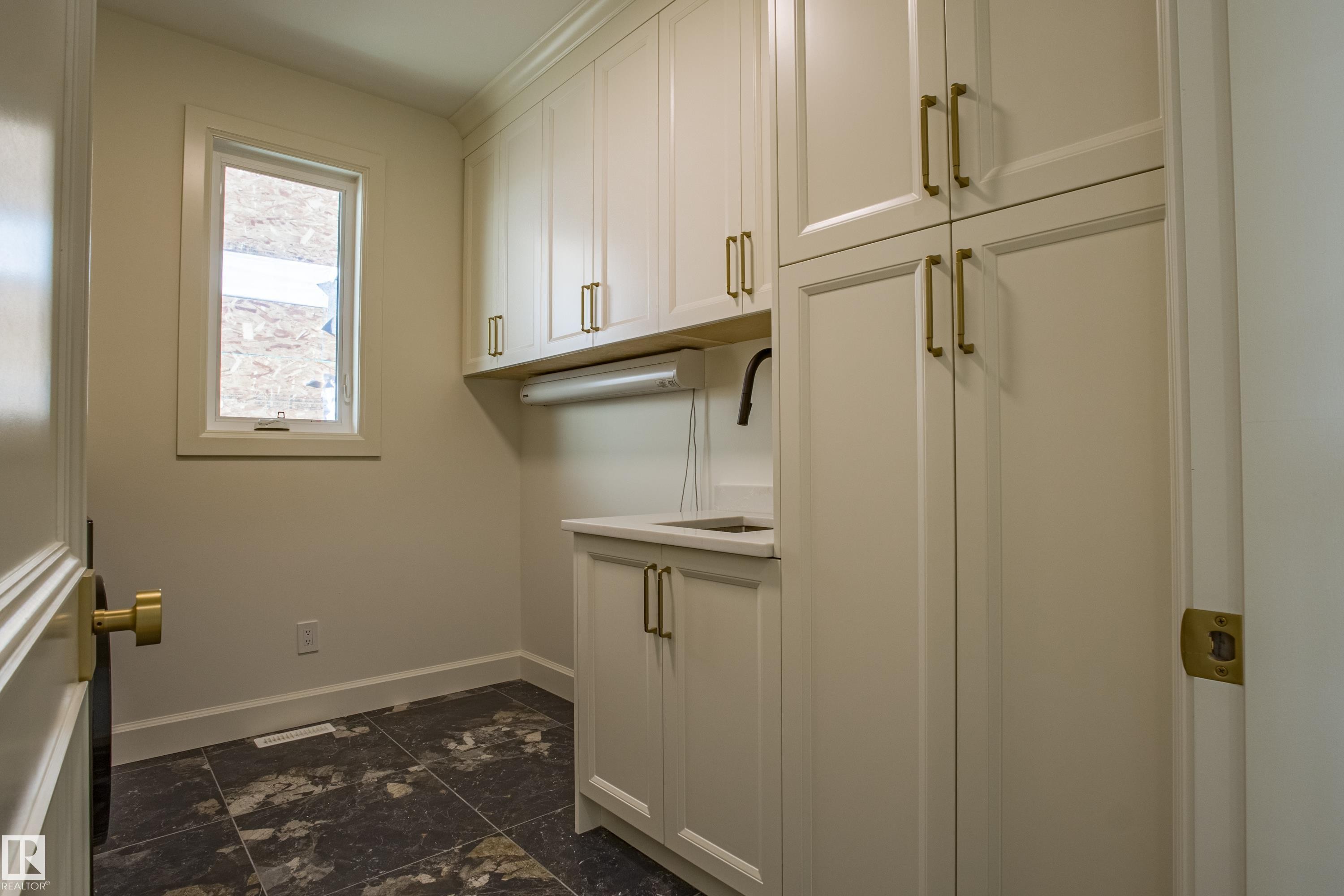 12304 39 Avenue, Edmonton, AB - Indoor Photo Showing Other Room