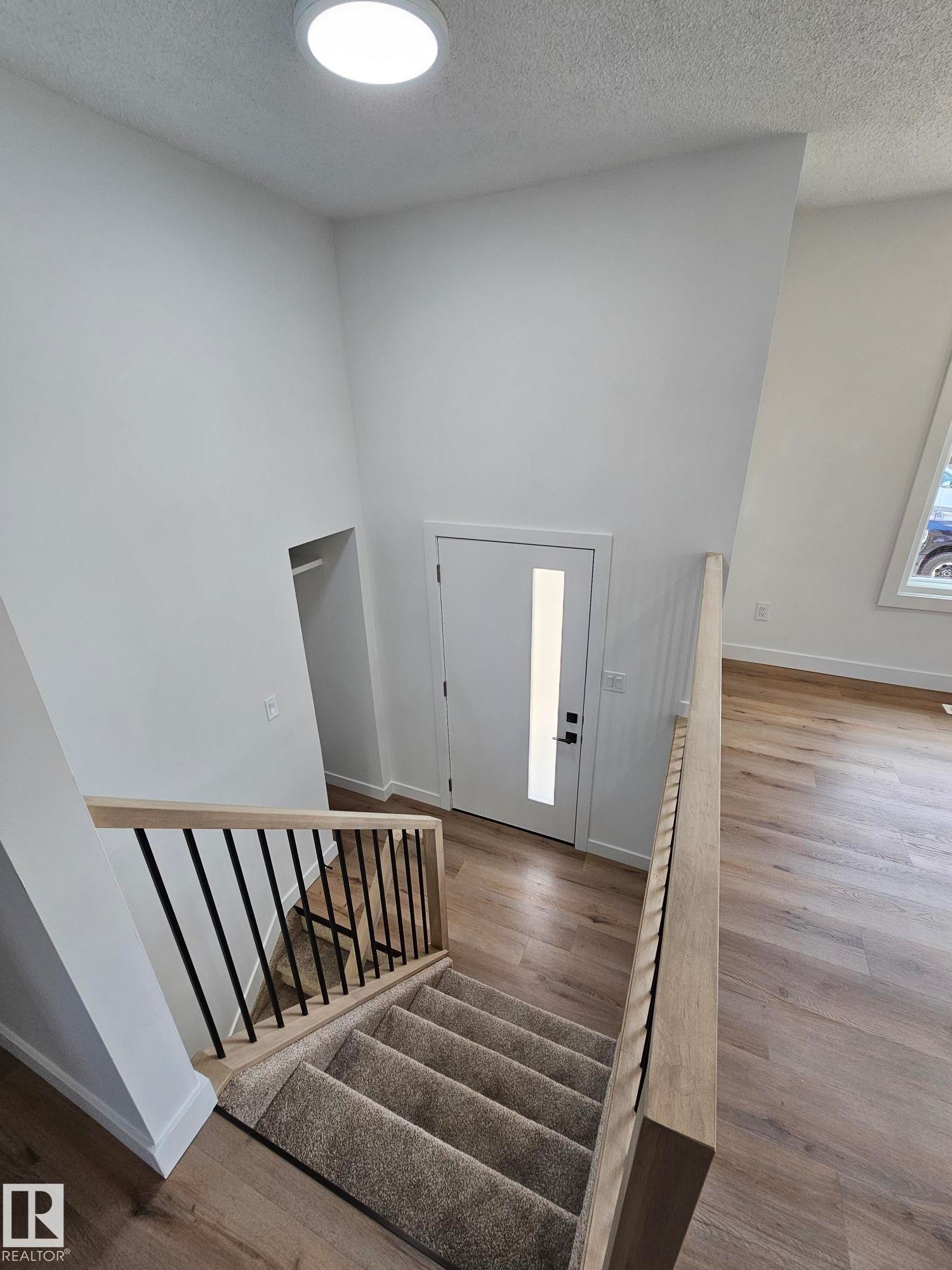 Edmonton, AB - Indoor Photo Showing Other Room