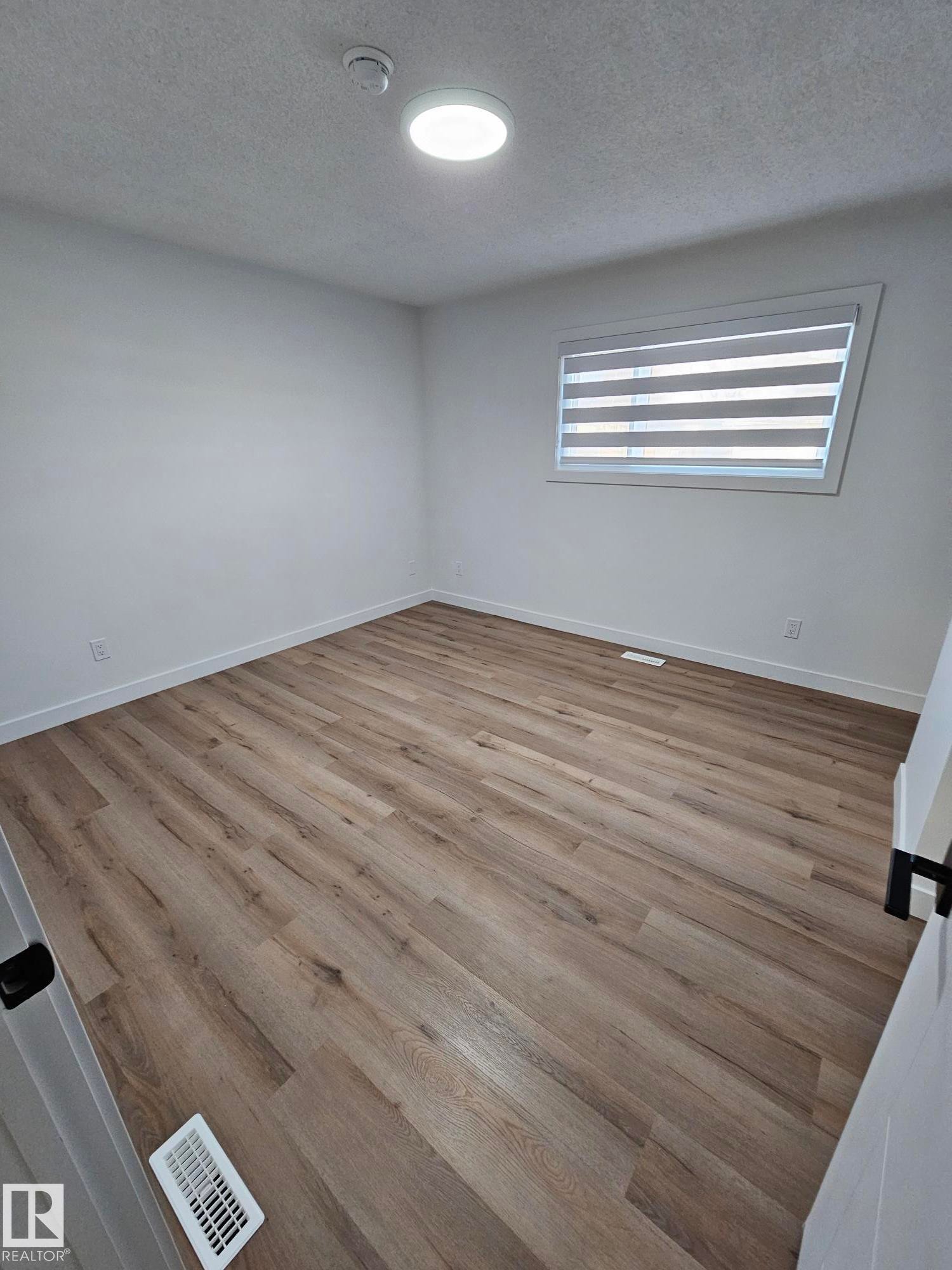 Edmonton, AB - Indoor Photo Showing Other Room