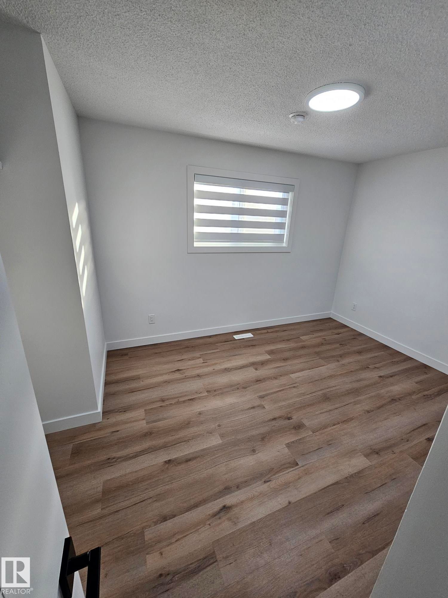 Edmonton, AB - Indoor Photo Showing Other Room