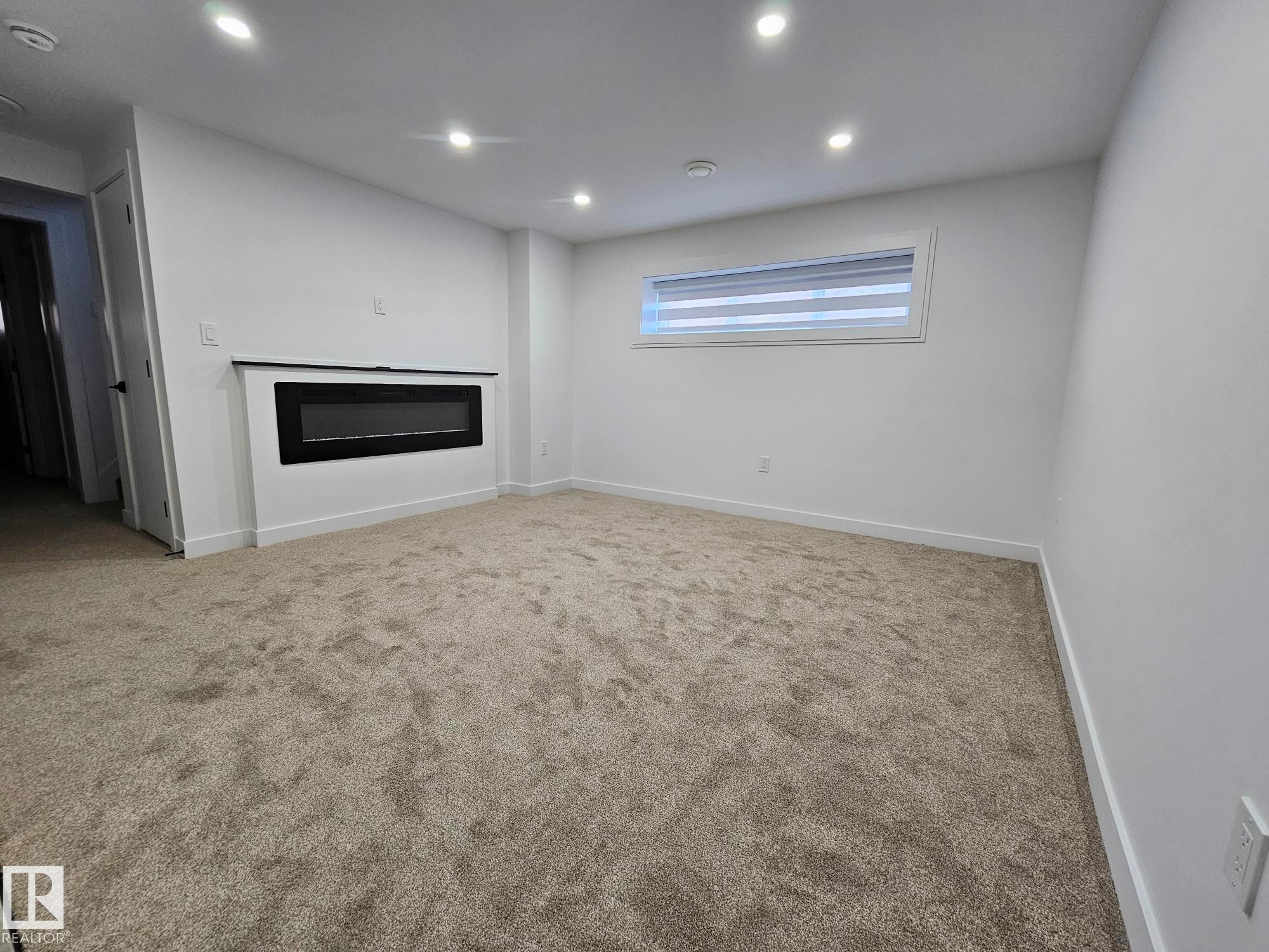 Edmonton, AB - Indoor