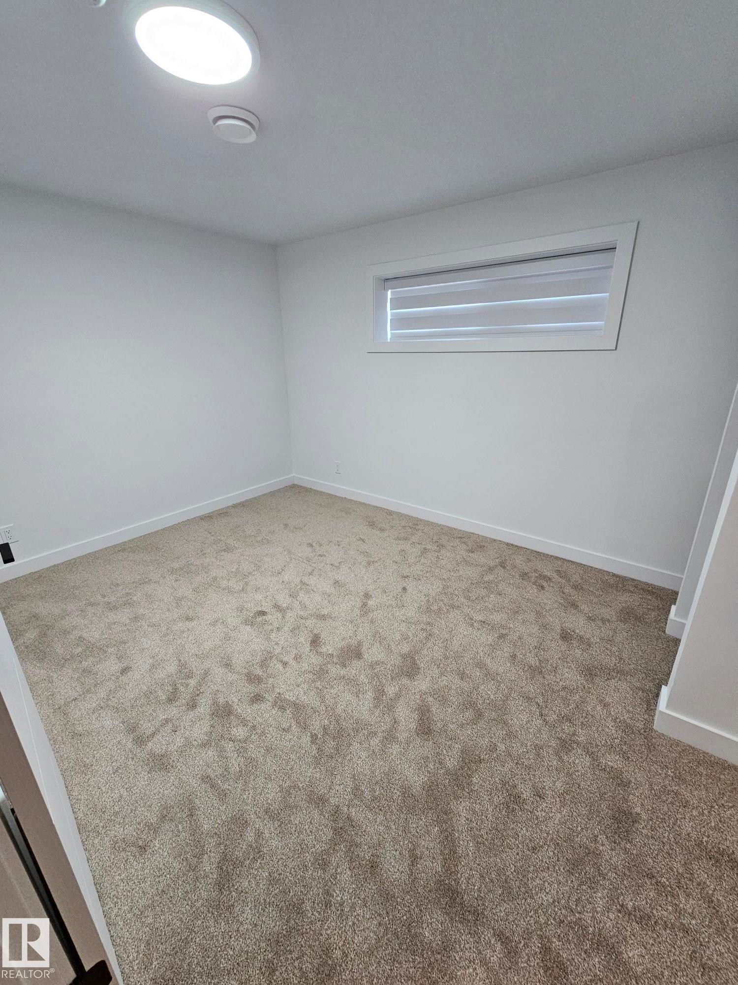 Edmonton, AB - Indoor Photo Showing Other Room