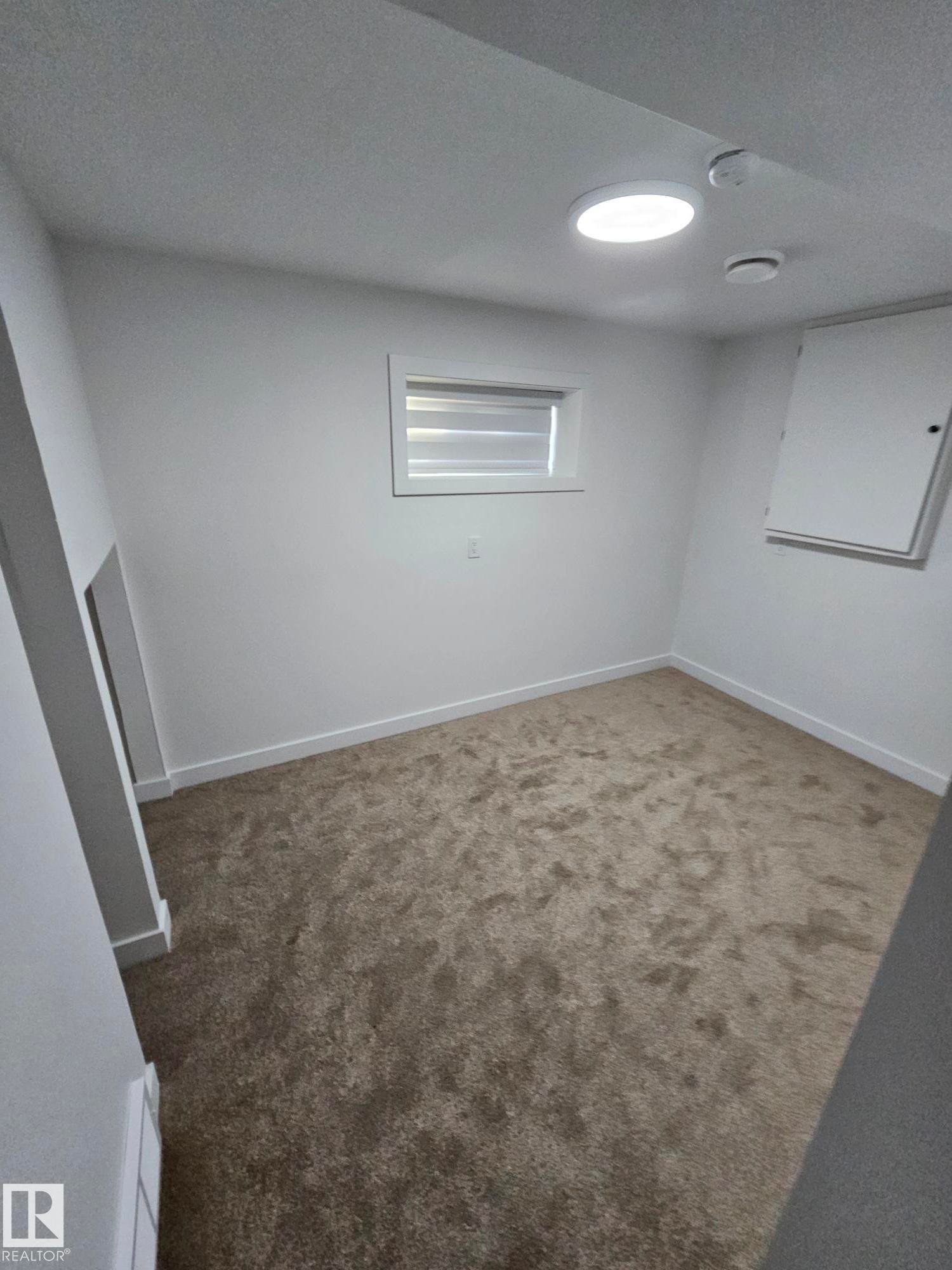 Edmonton, AB - Indoor Photo Showing Other Room
