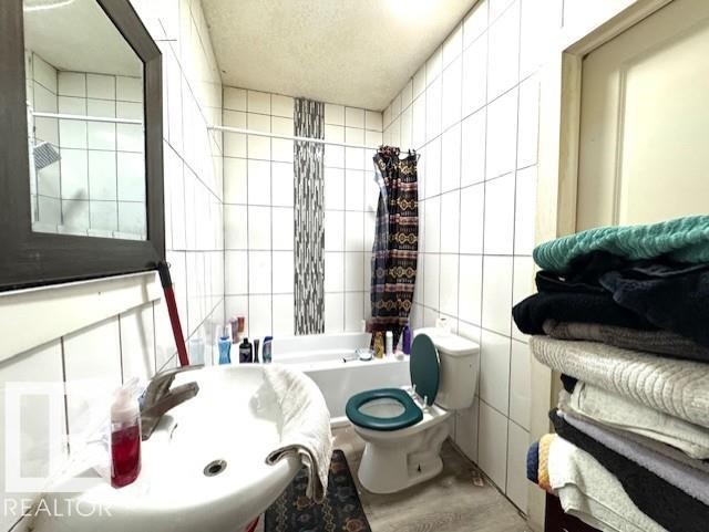 11202 96 Street, Edmonton, AB - Indoor Photo Showing Bathroom