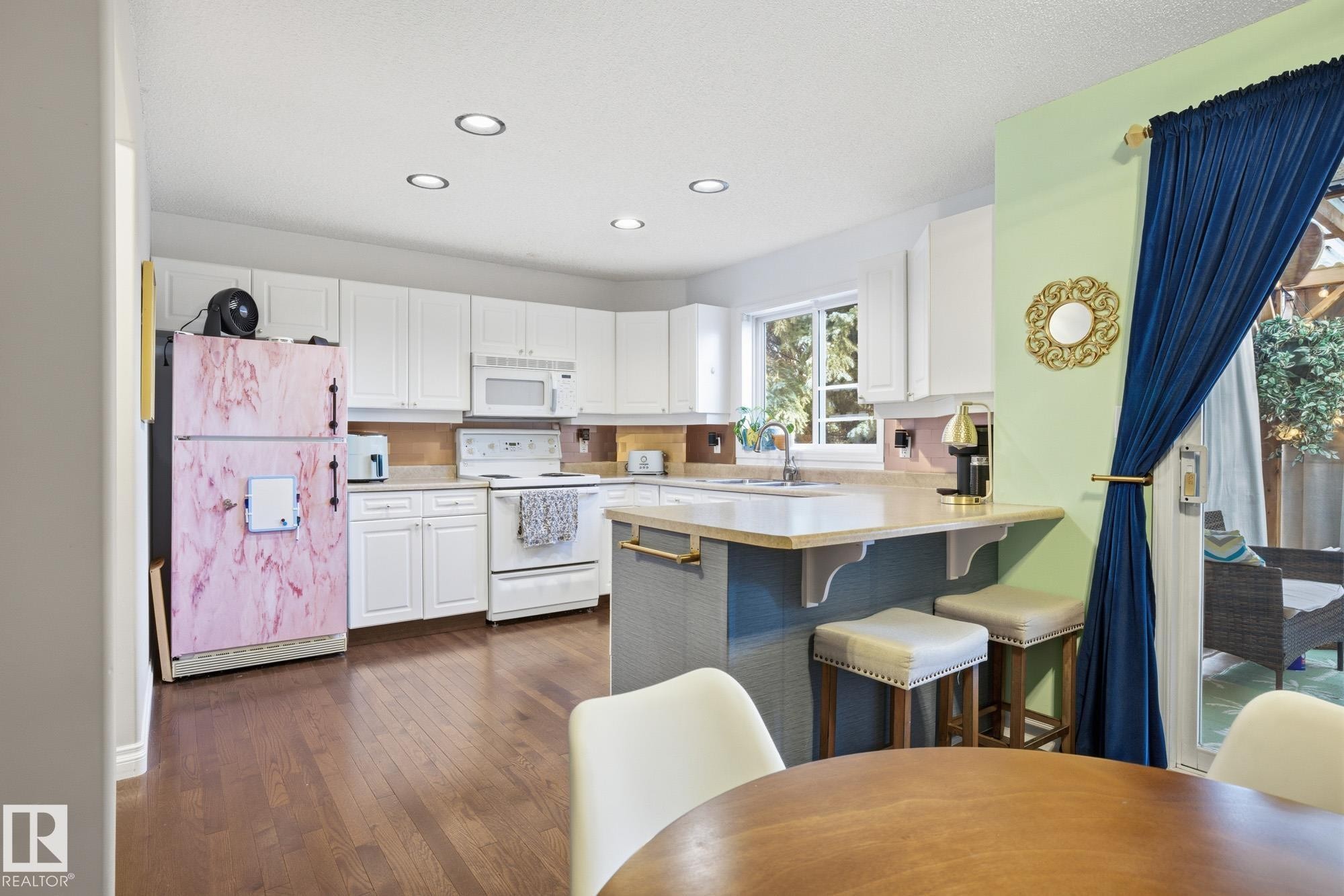 17 9935 167 Street, Edmonton, AB - Indoor Photo Showing Kitchen