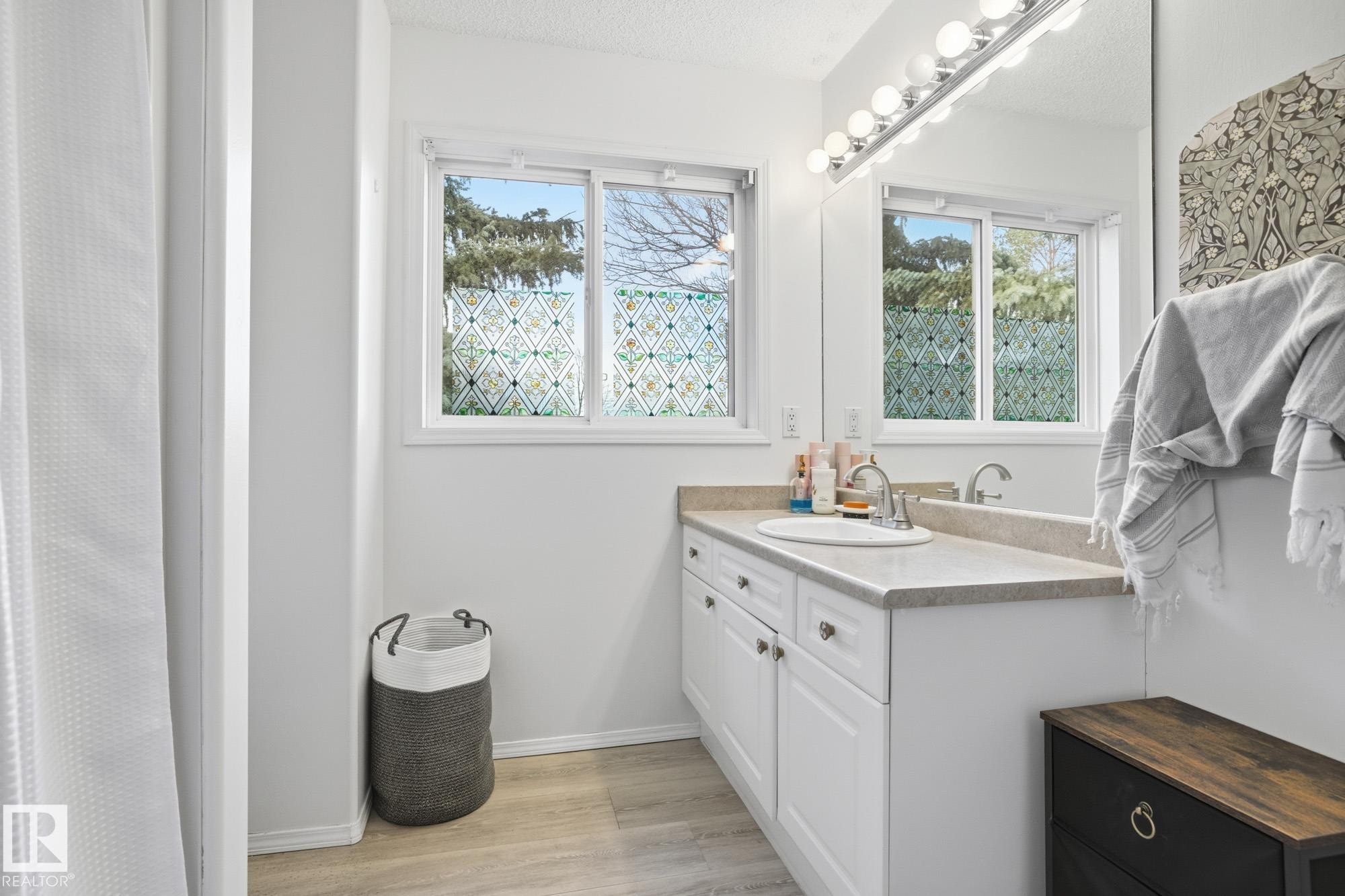 17 9935 167 Street, Edmonton, AB - Indoor Photo Showing Bathroom