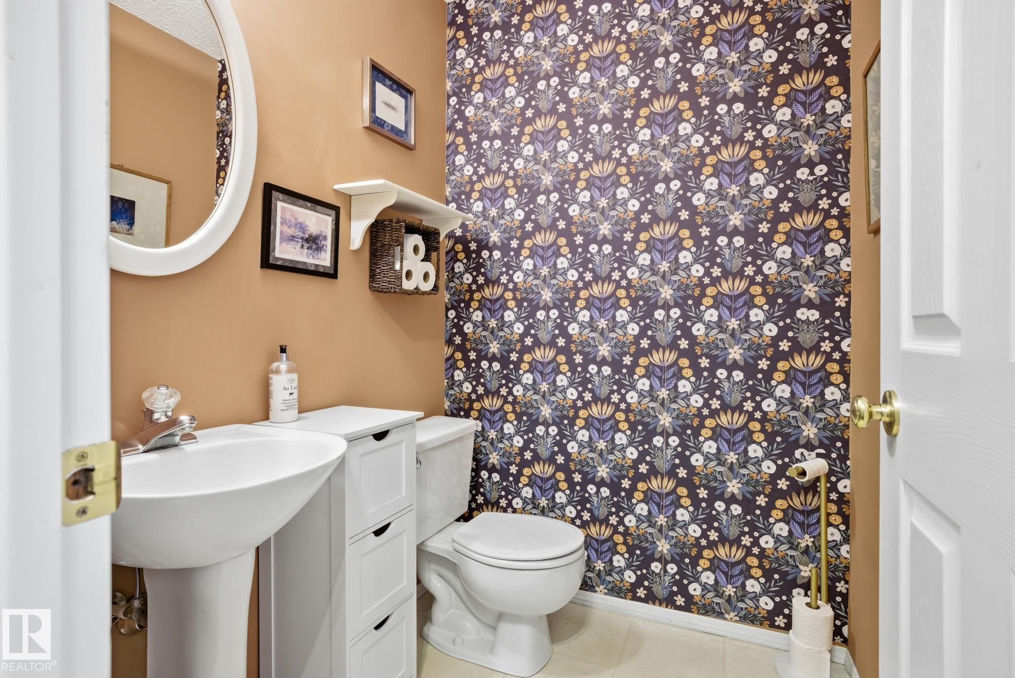 17 9935 167 Street, Edmonton, AB - Indoor Photo Showing Bathroom