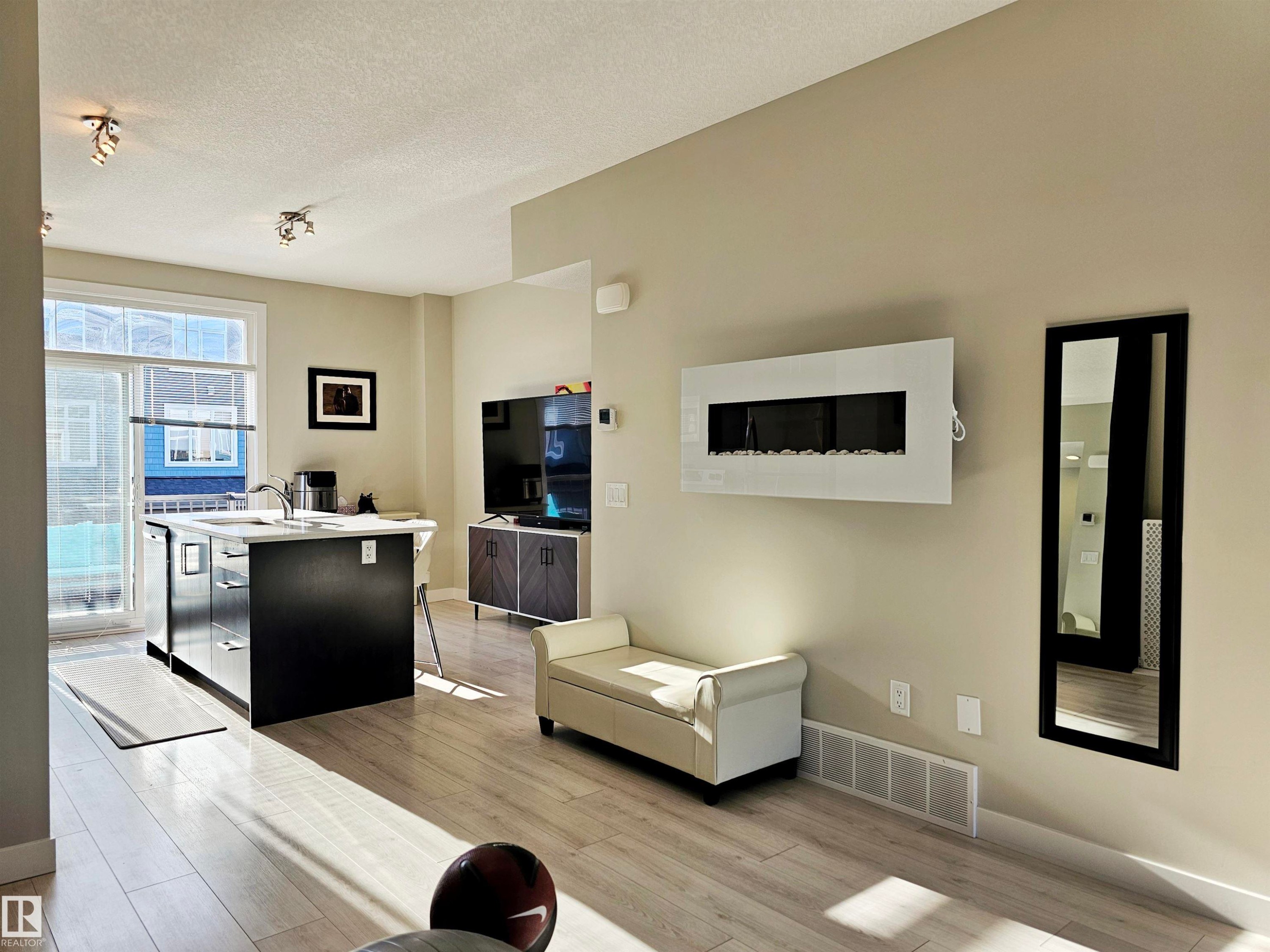 Living area with a textured ceiling and light wood-style flooring - 83 600 Bellerose Drive, St. Albert, AB - Indoor