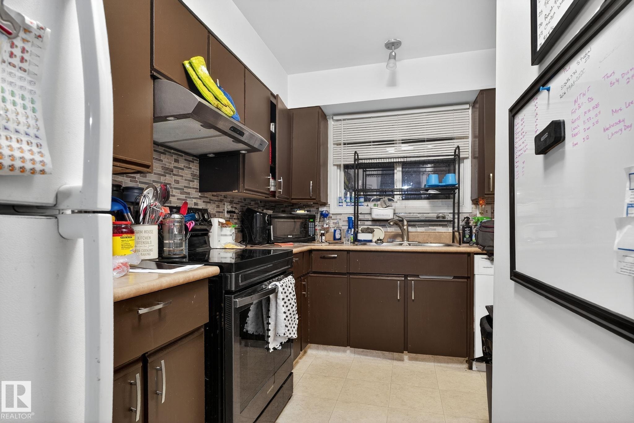 77 7604 29 Avenue, Edmonton, AB - Indoor Photo Showing Kitchen With Double Sink