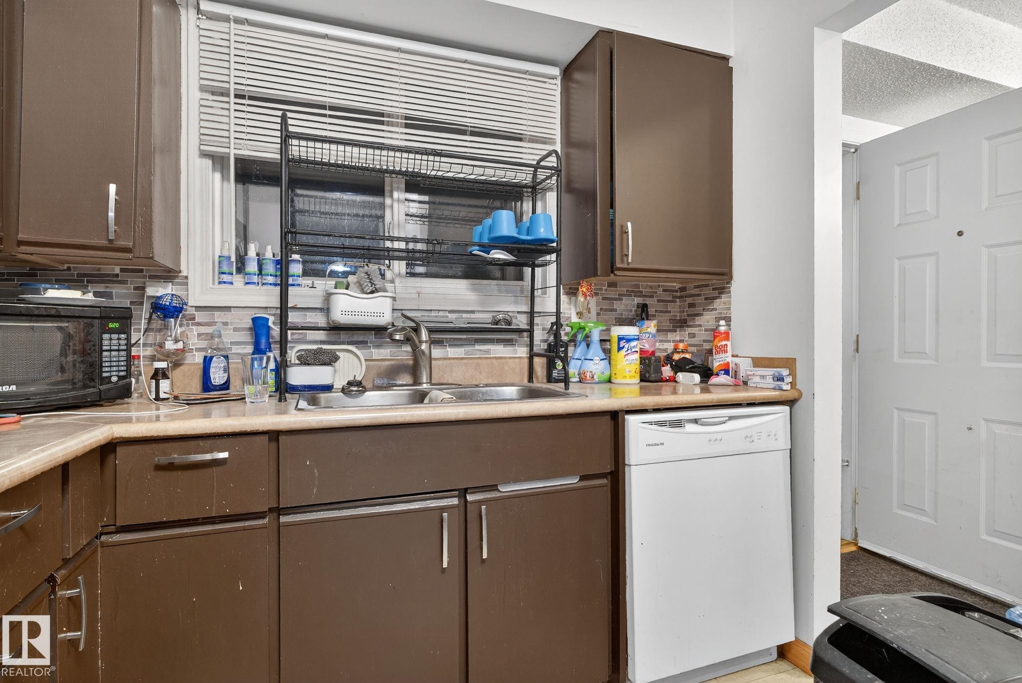 77 7604 29 Avenue, Edmonton, AB - Indoor Photo Showing Kitchen With Double Sink