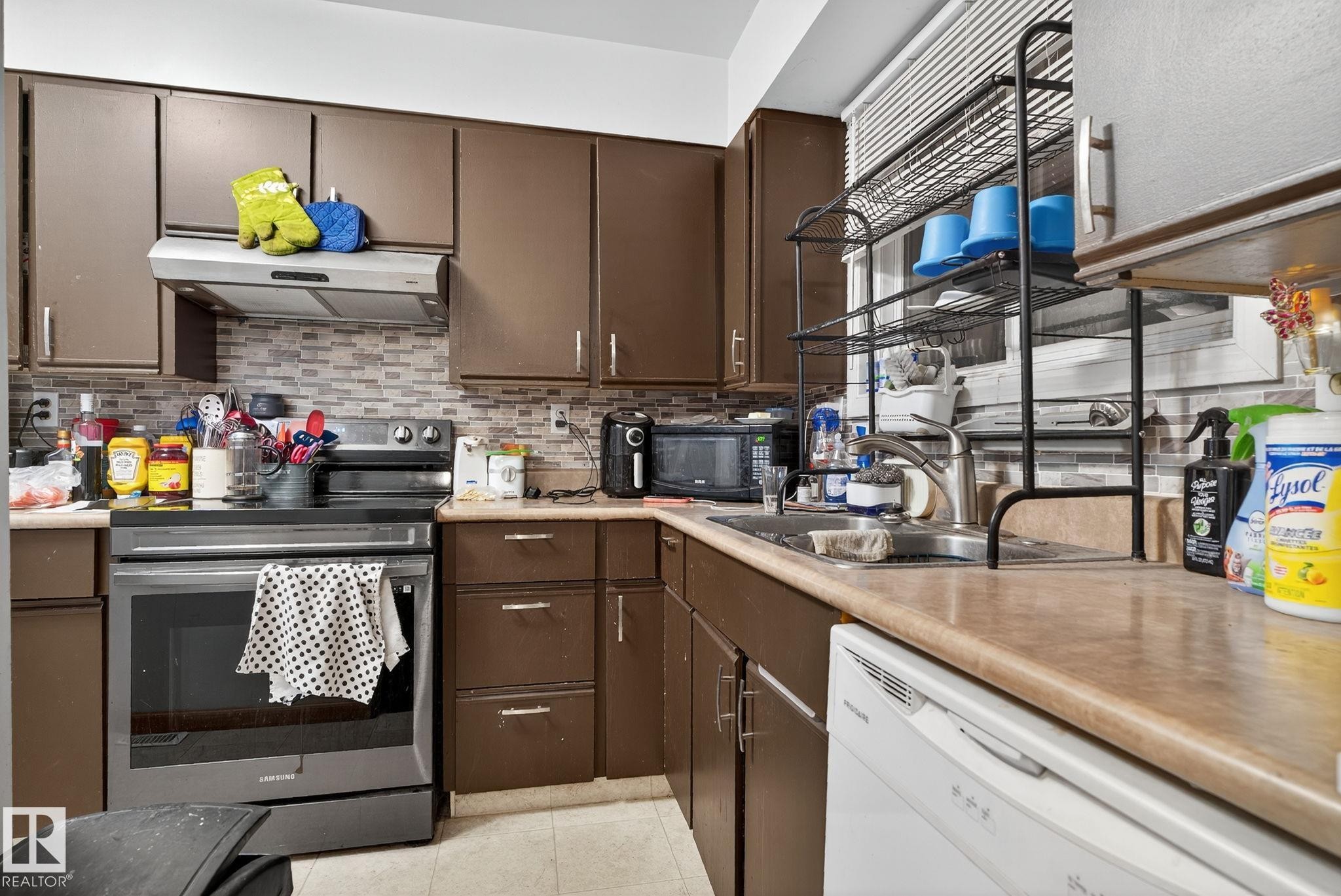 77 7604 29 Avenue, Edmonton, AB - Indoor Photo Showing Kitchen With Double Sink