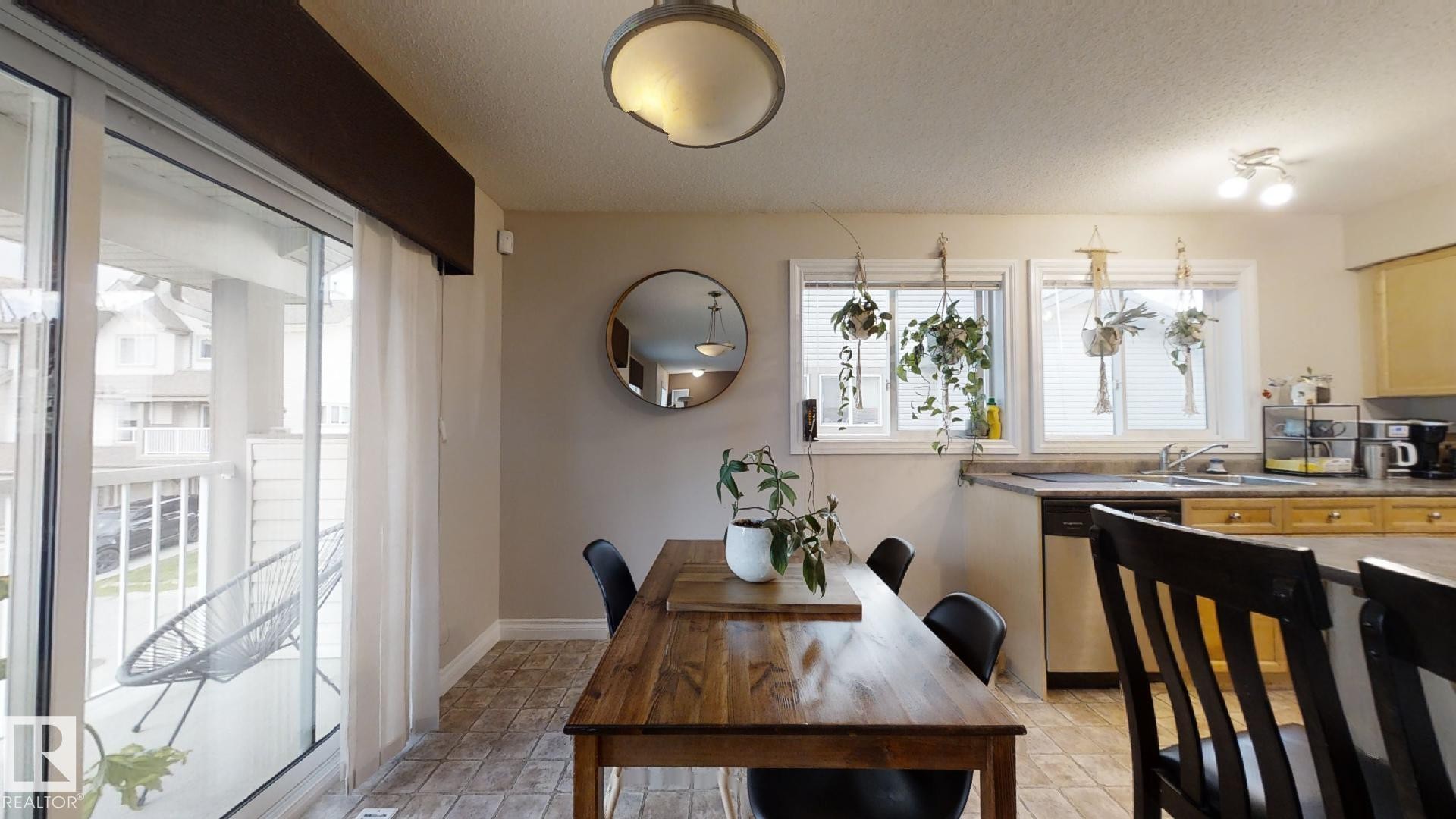 18 12050 17 Avenue, Edmonton, AB - Indoor Photo Showing Dining Room