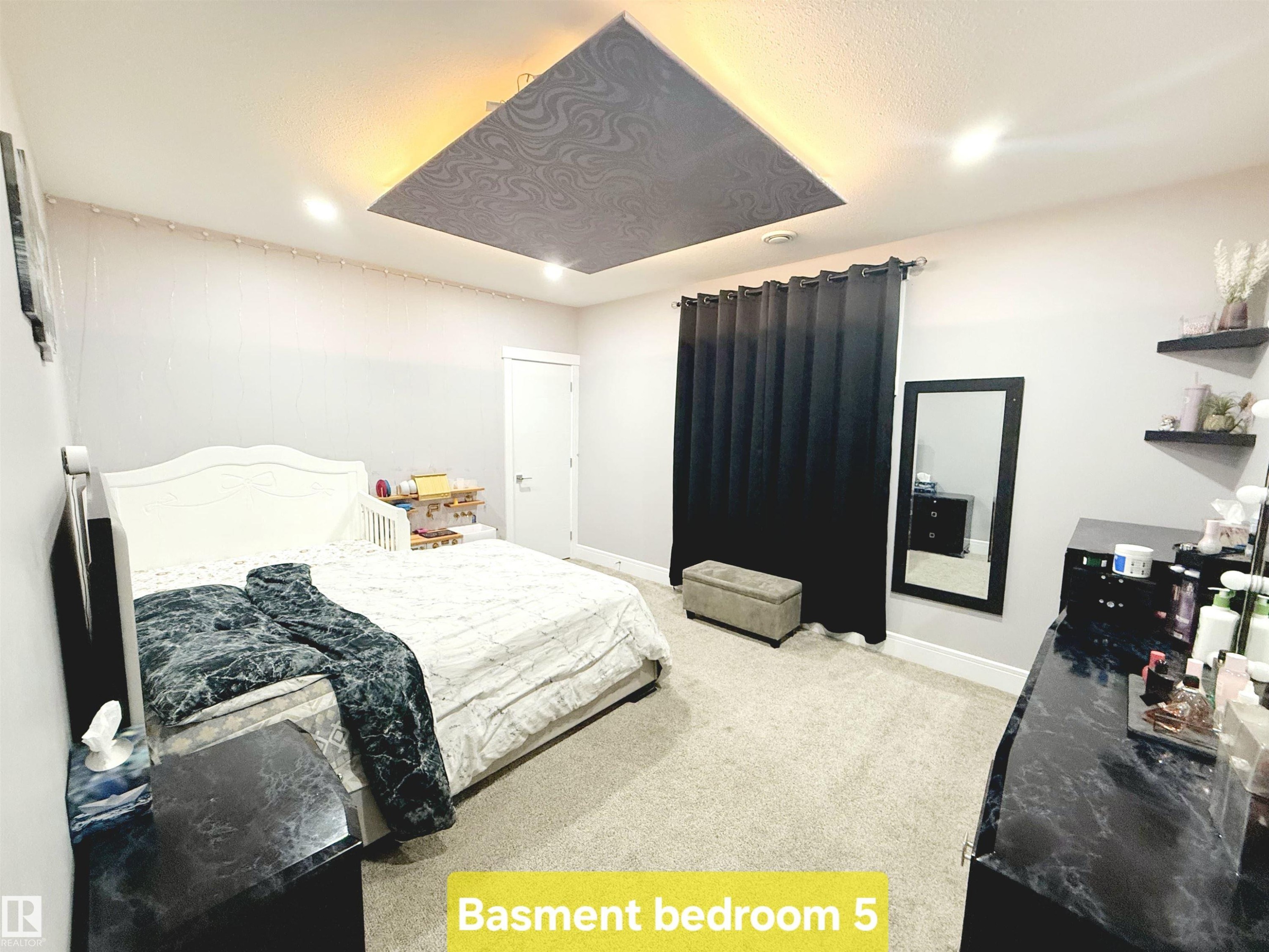 Bedroom featuring light carpet and baseboards - 1357 Watt Drive, Edmonton, AB - Indoor Photo Showing Bedroom