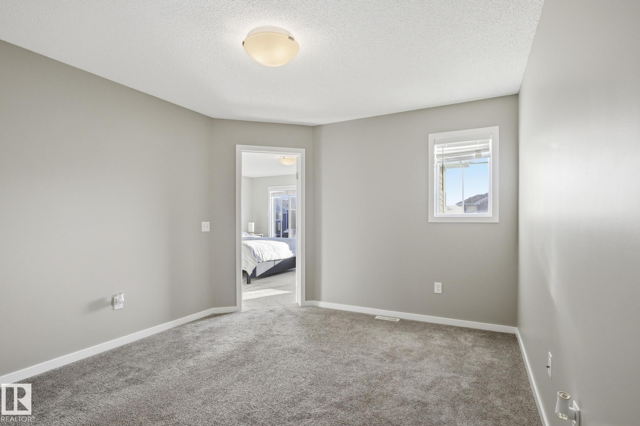 893 Ebbers Crescent Nw, Edmonton, AB - Indoor Photo Showing Other Room