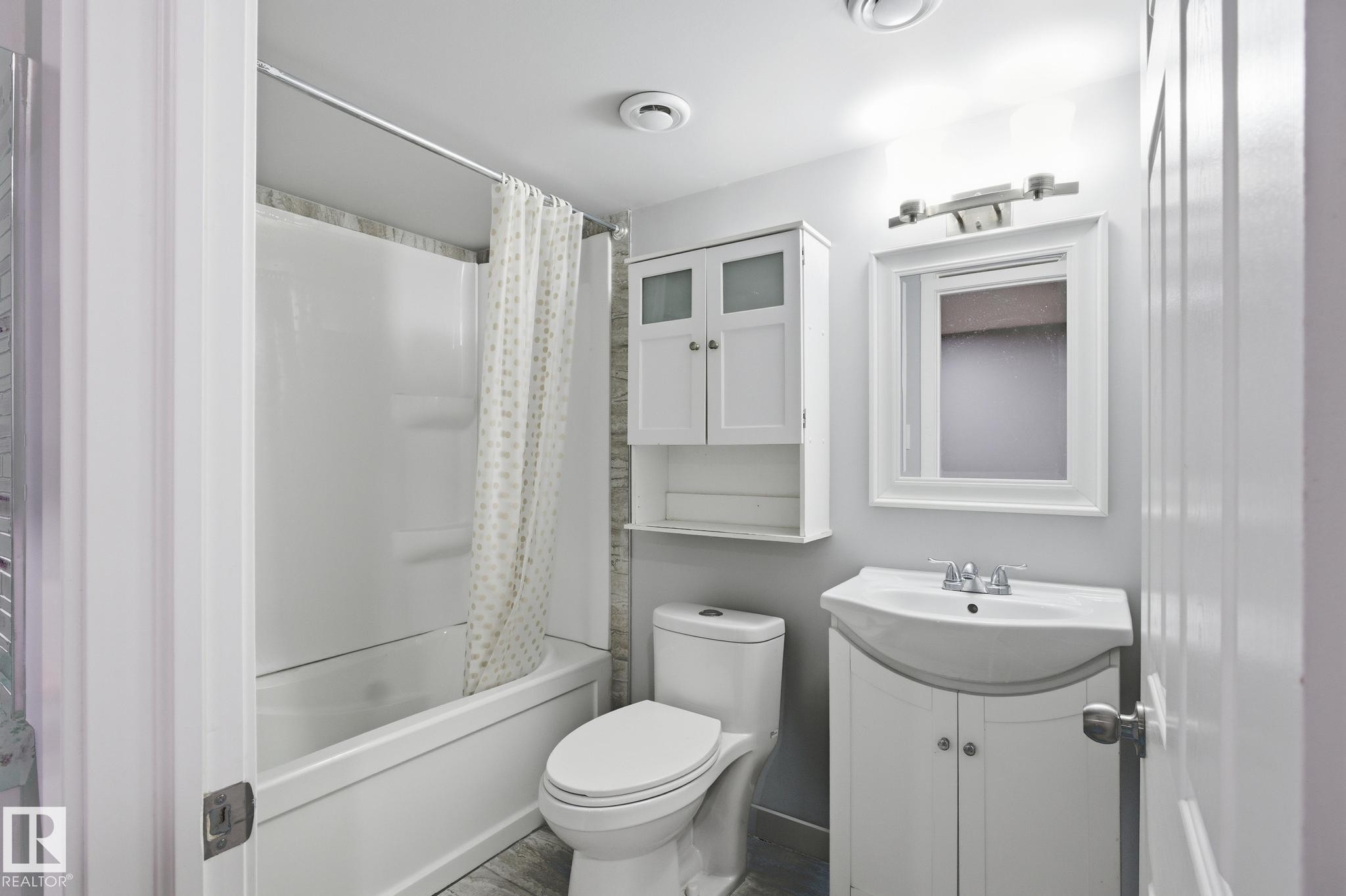 893 Ebbers Crescent Nw, Edmonton, AB - Indoor Photo Showing Bathroom