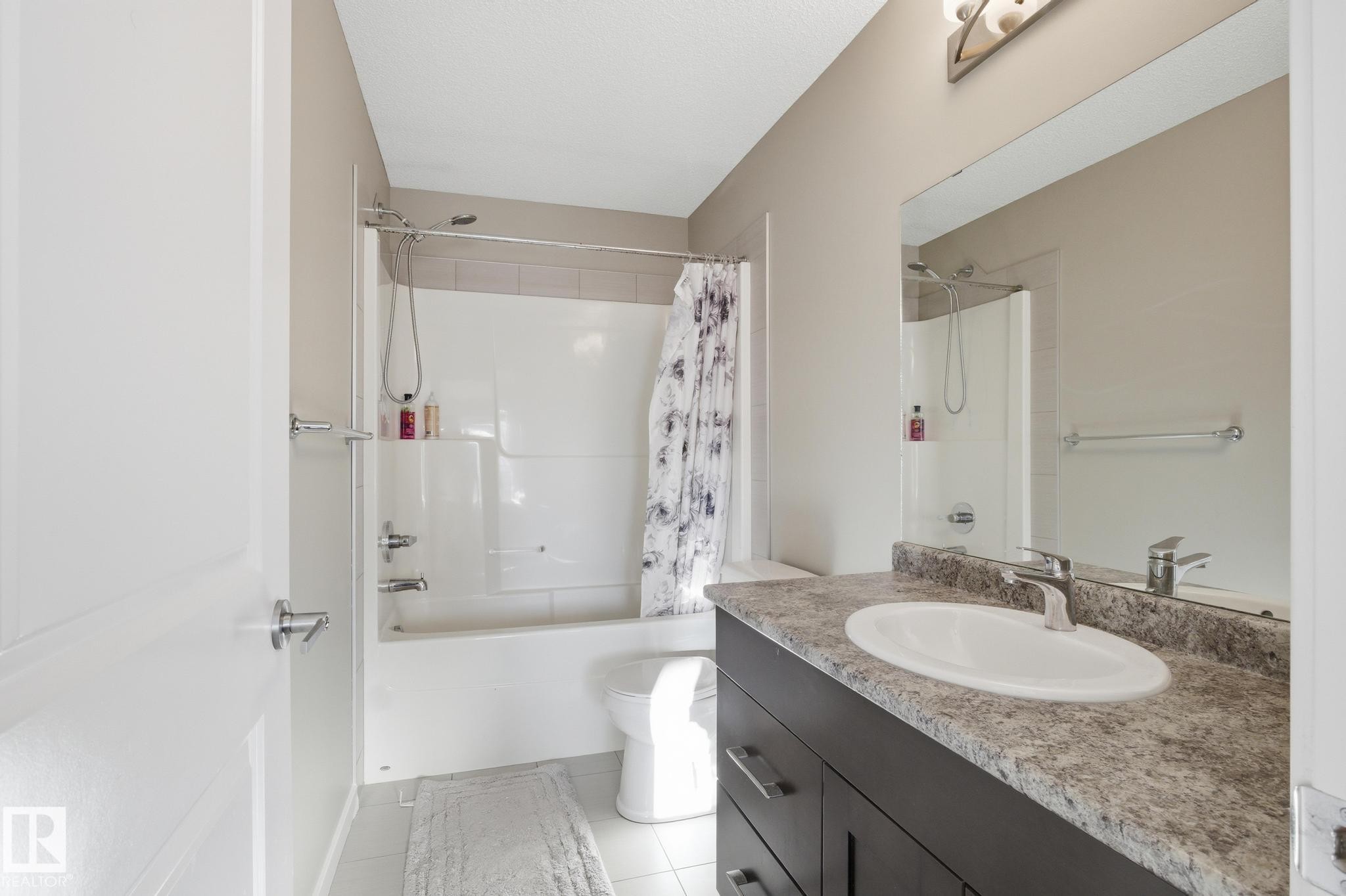 893 Ebbers Crescent Nw, Edmonton, AB - Indoor Photo Showing Bathroom