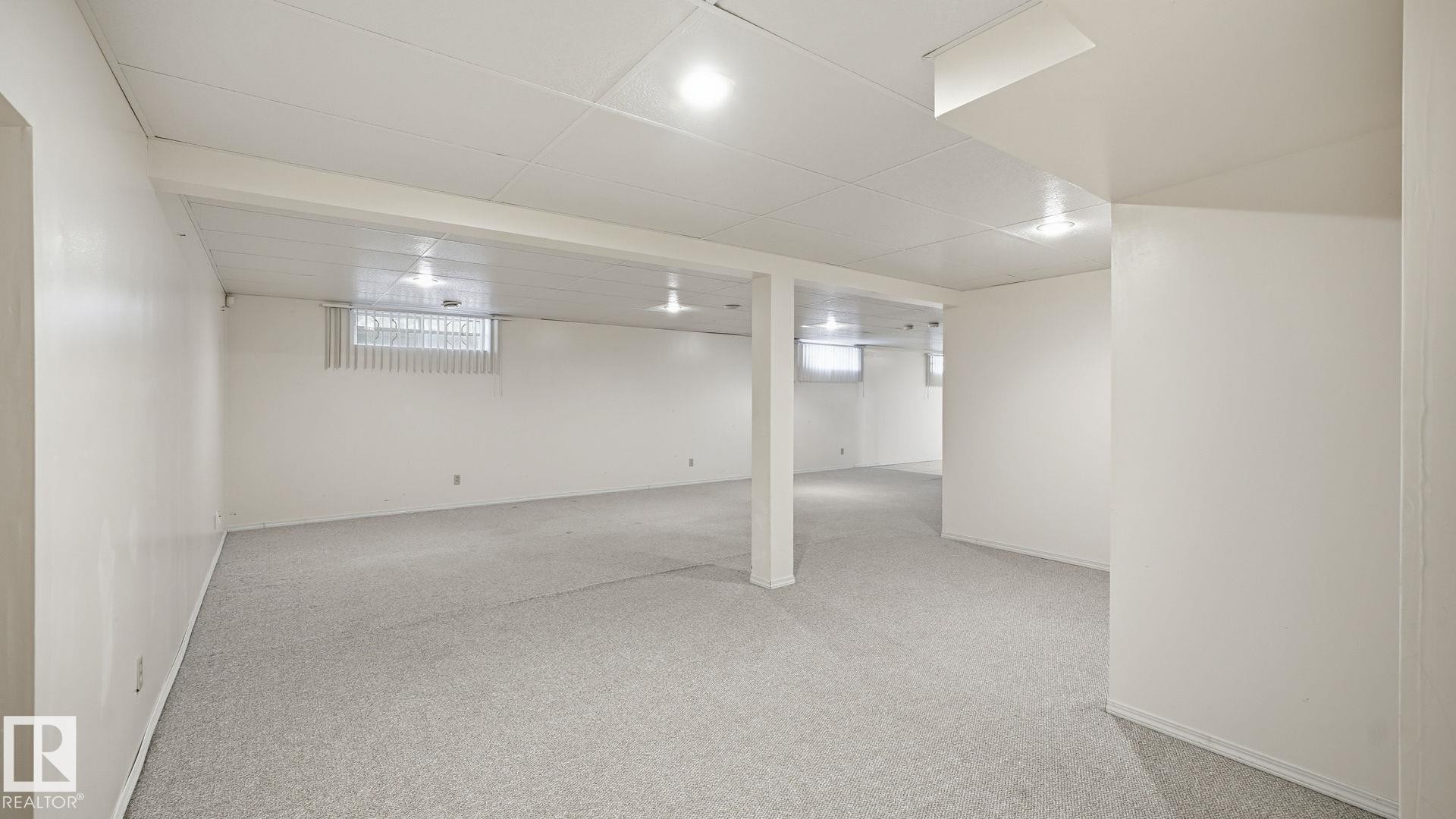 Edmonton, AB - Indoor Photo Showing Other Room