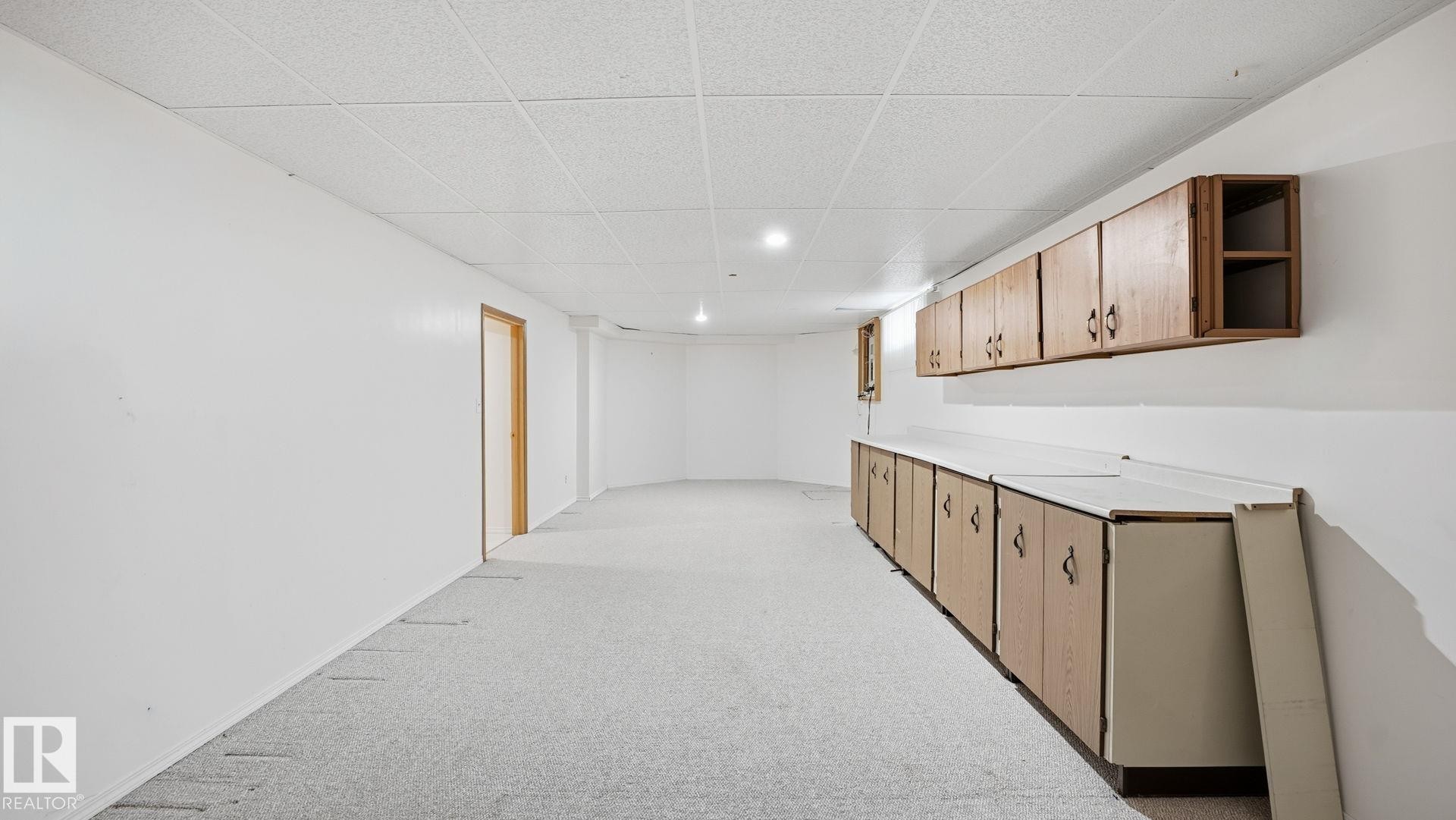 Edmonton, AB - Indoor Photo Showing Other Room