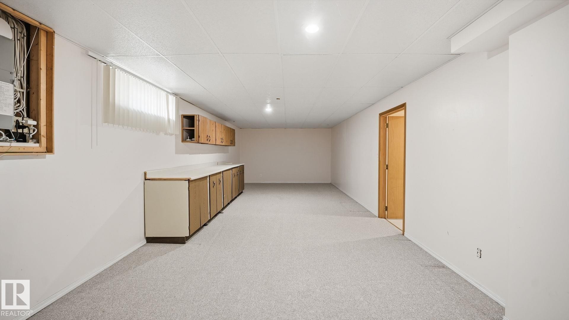 Edmonton, AB - Indoor Photo Showing Other Room