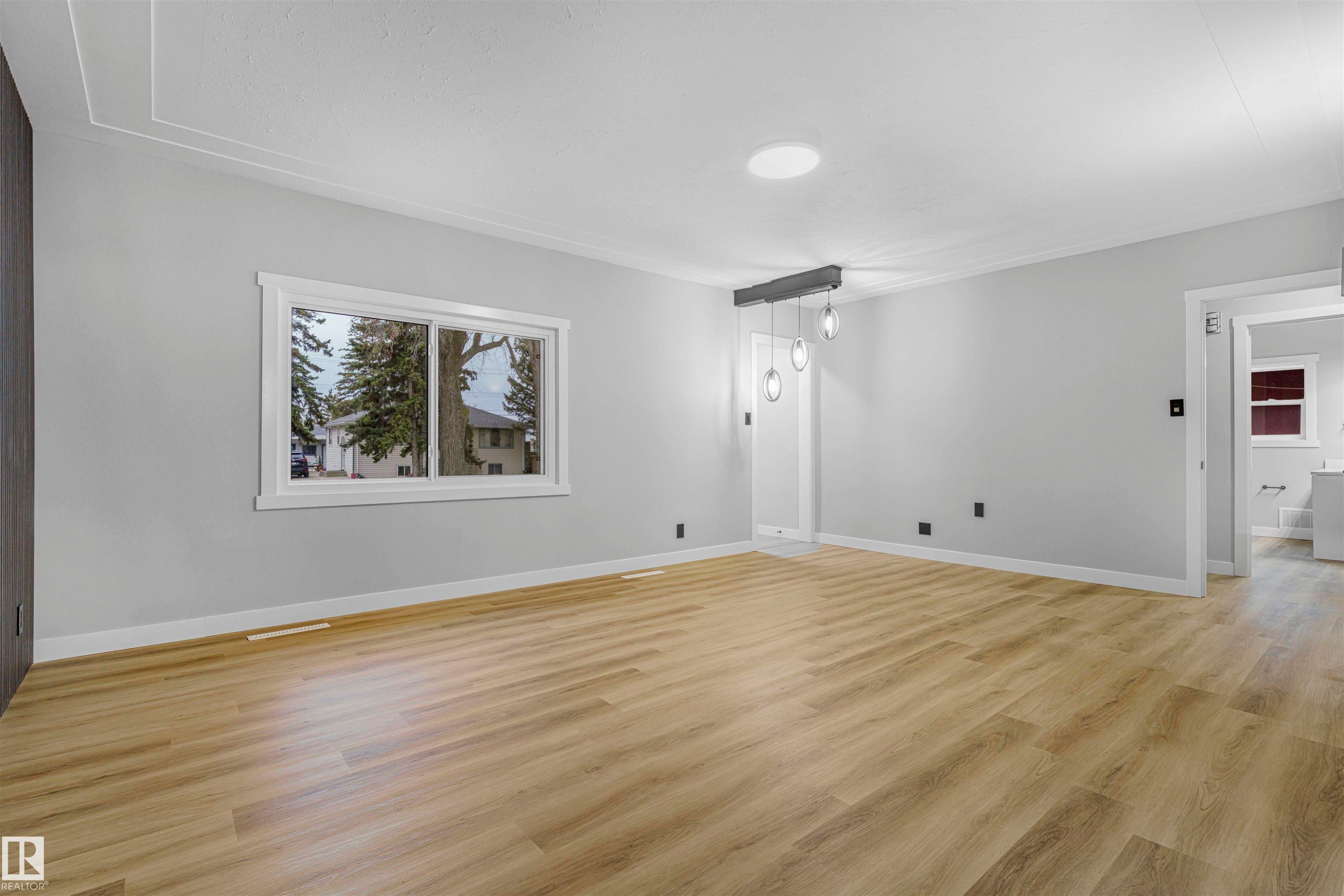 Edmonton, AB - Indoor