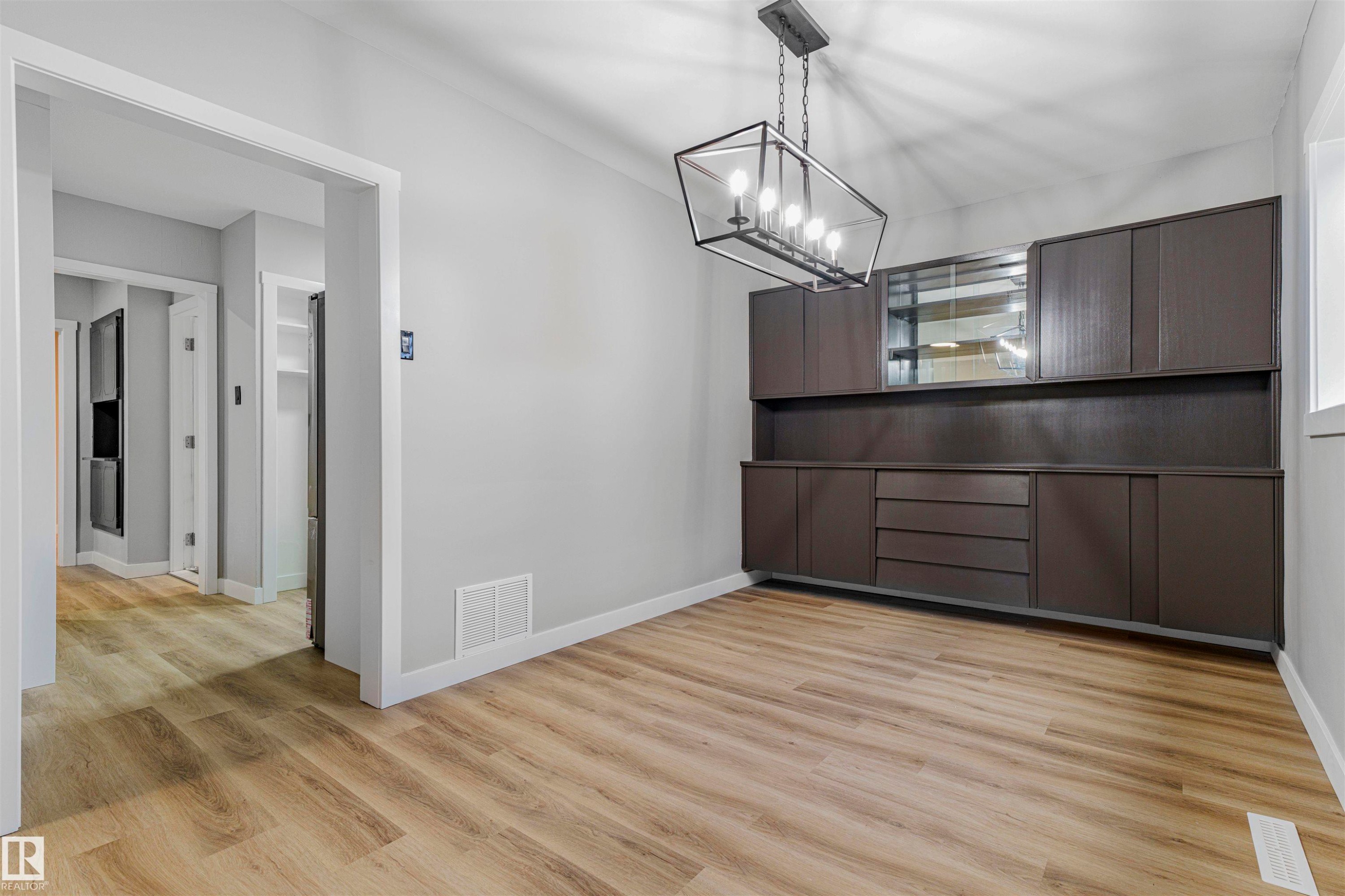 Edmonton, AB - Indoor Photo Showing Other Room