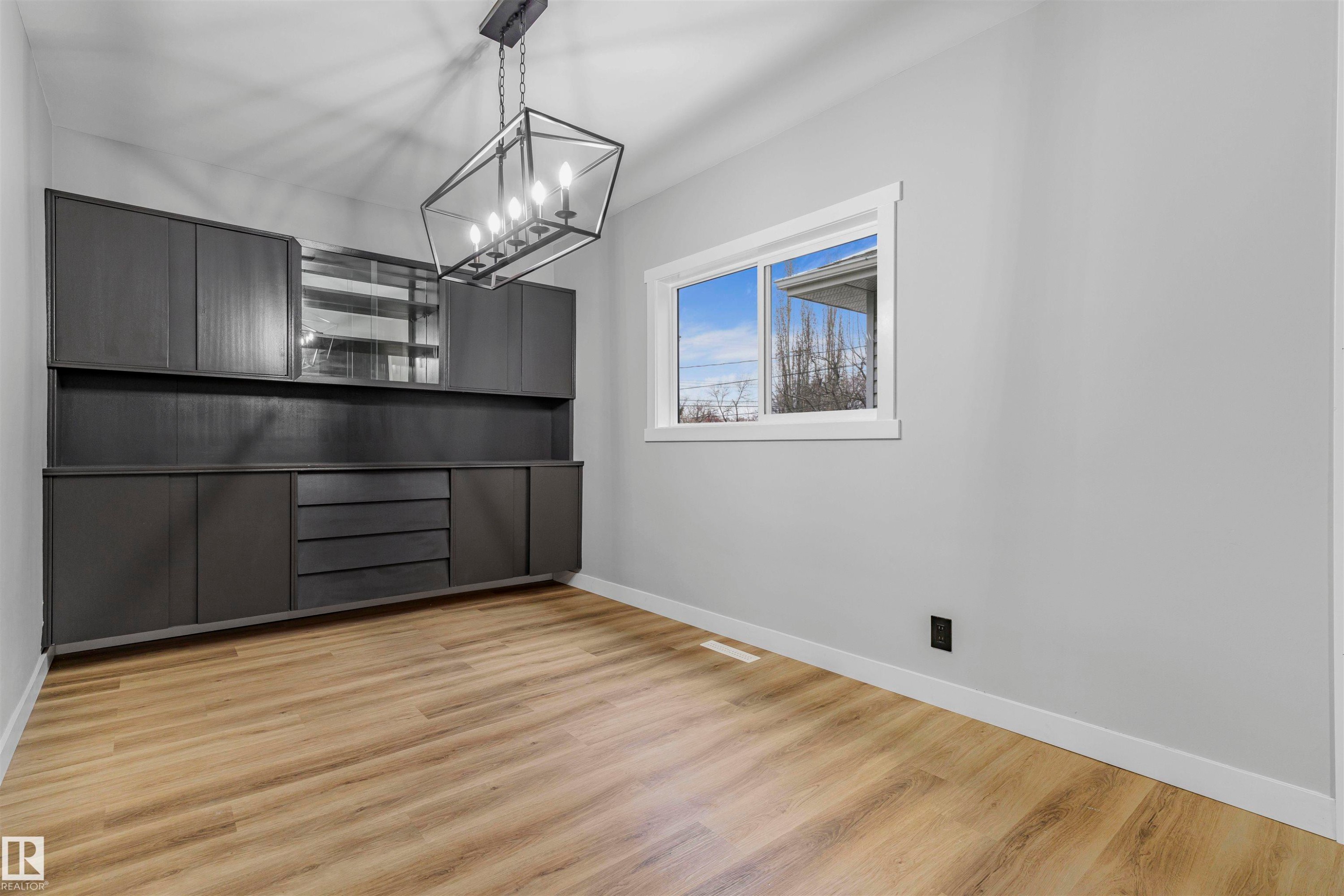 Edmonton, AB - Indoor Photo Showing Other Room