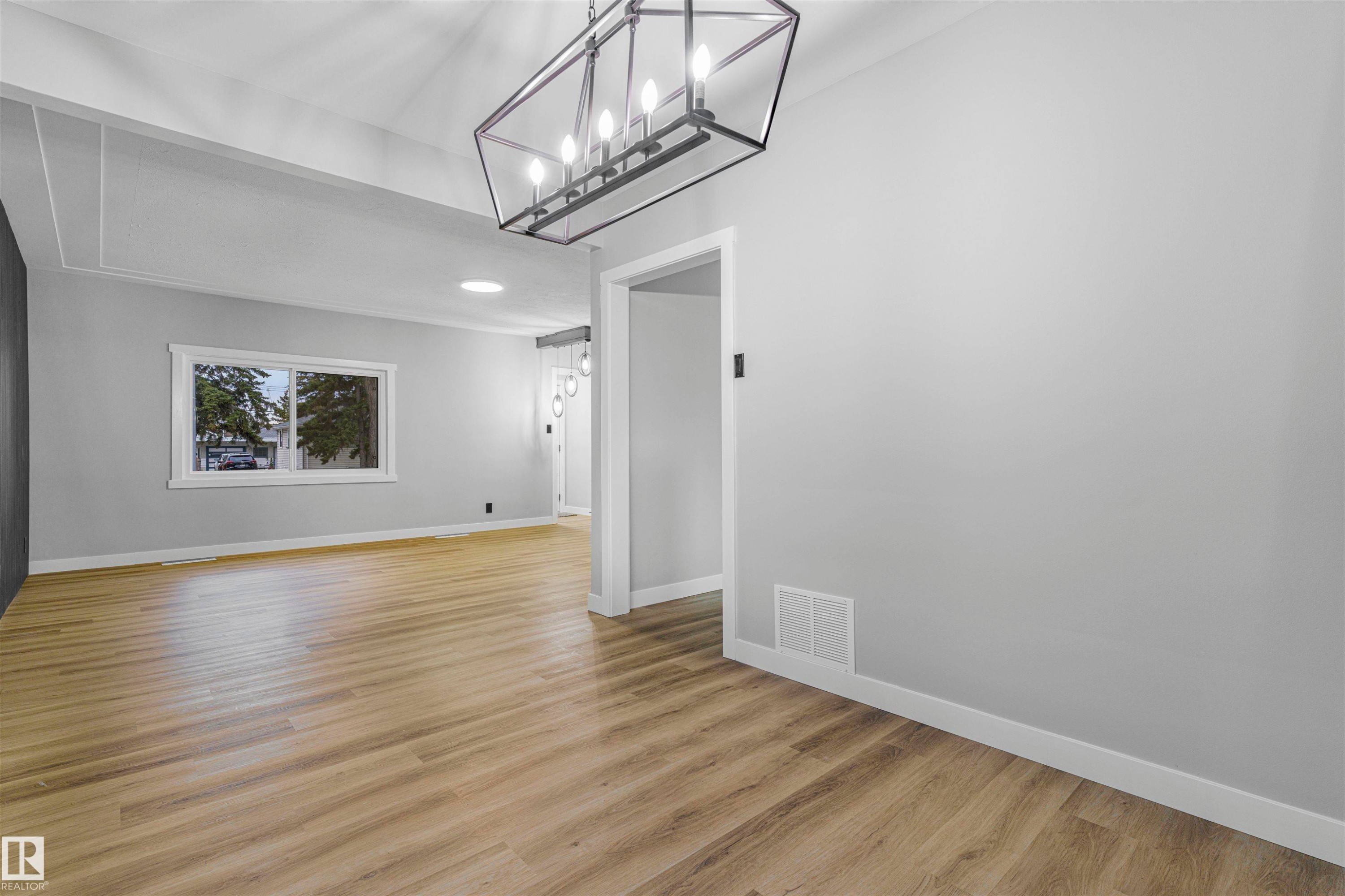 Edmonton, AB - Indoor