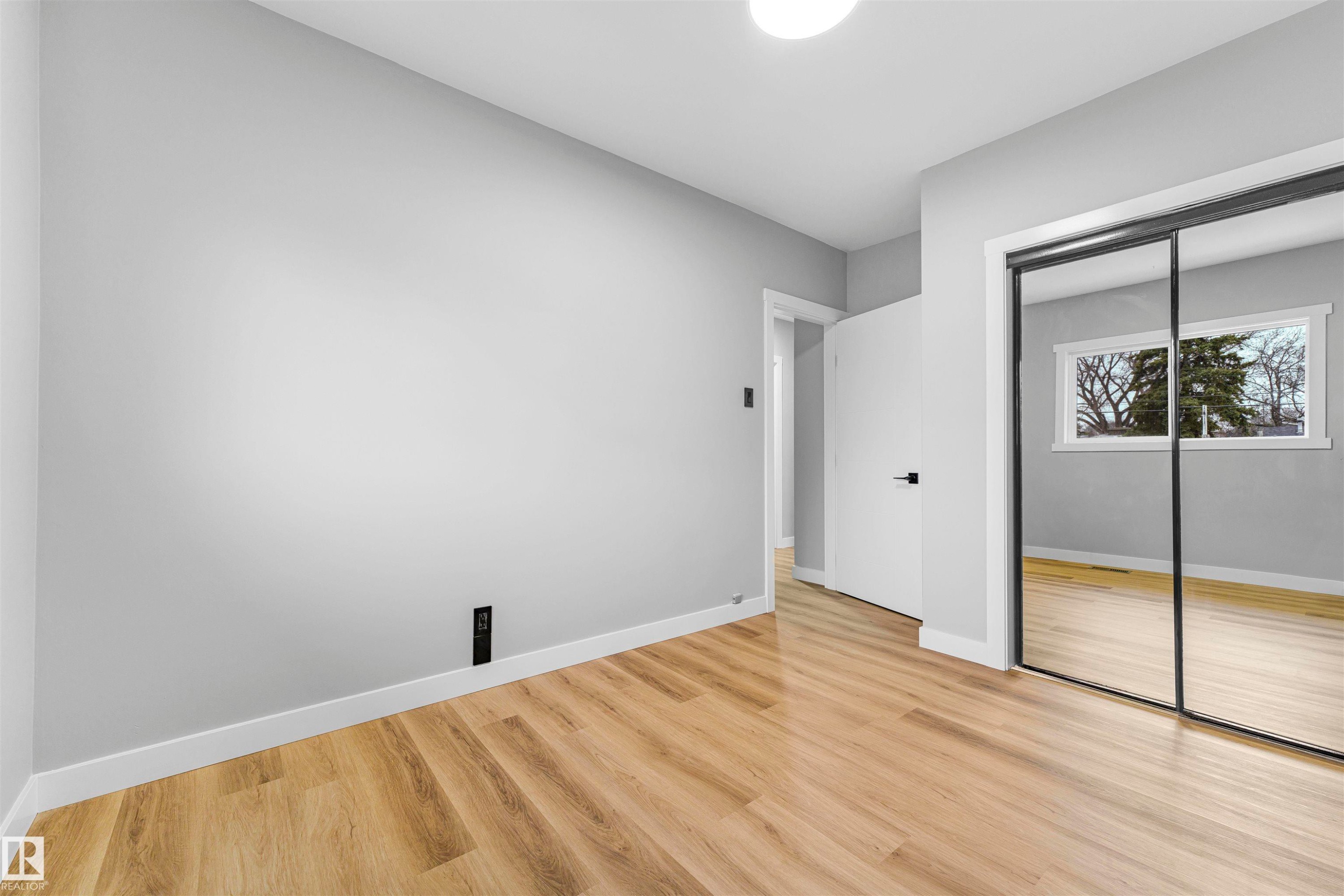 Edmonton, AB - Indoor Photo Showing Other Room