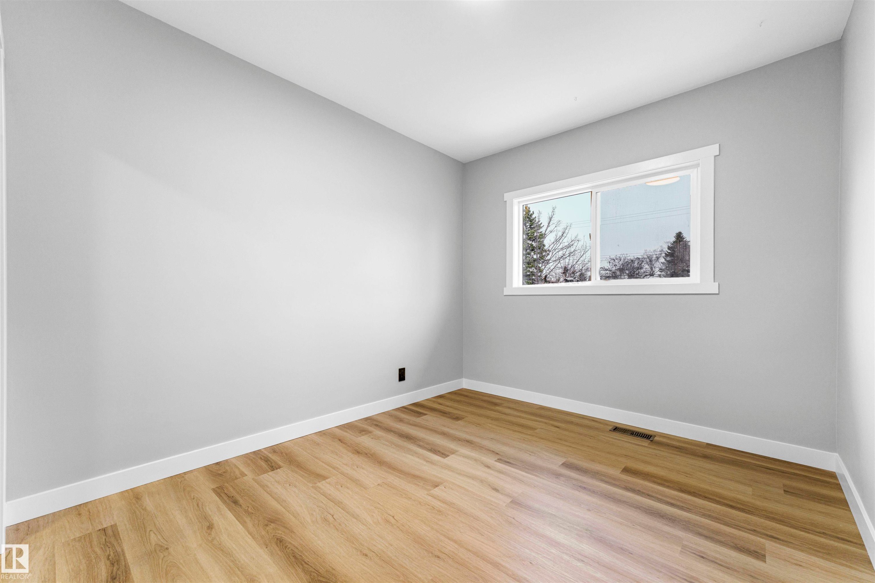 Edmonton, AB - Indoor Photo Showing Other Room