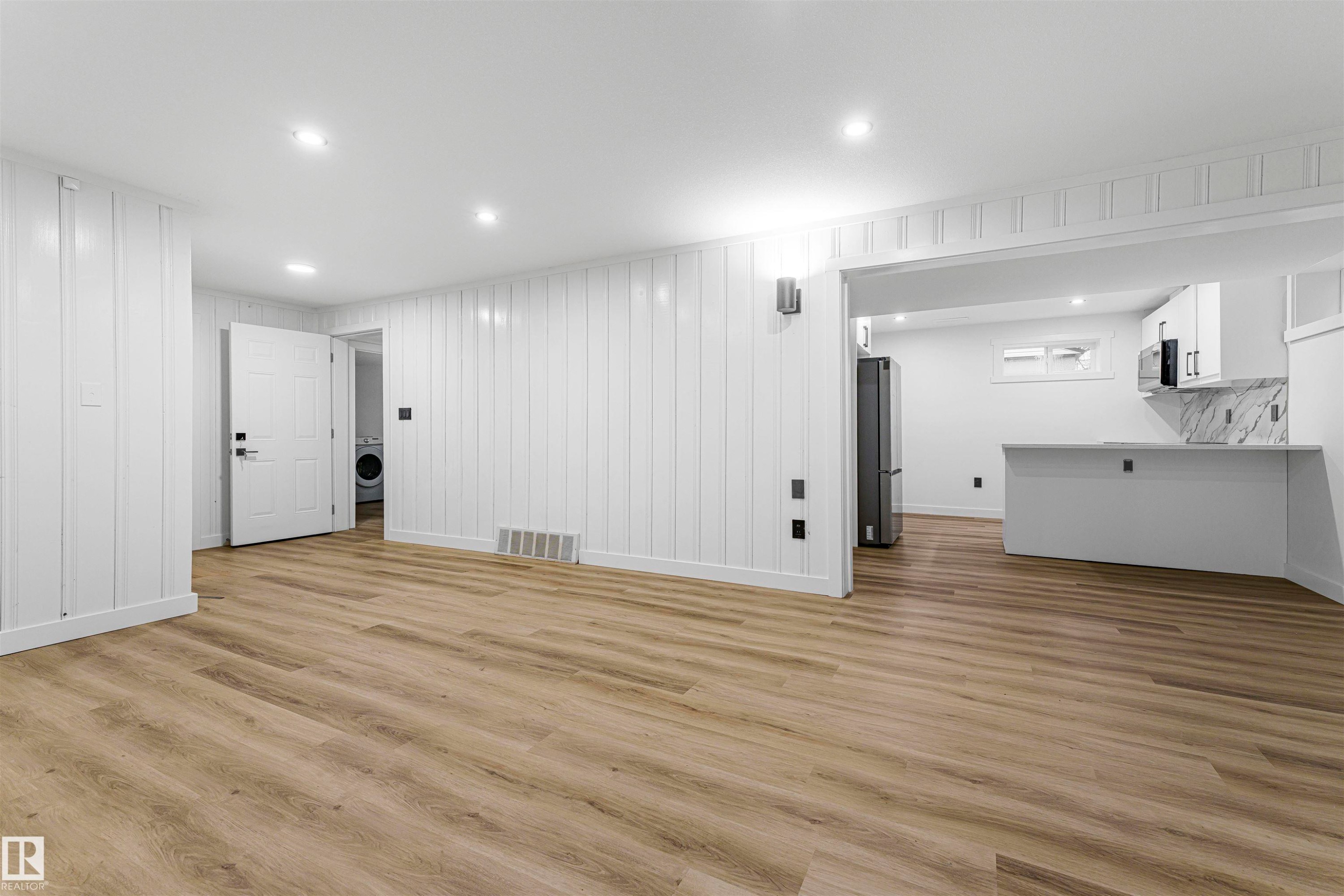 Edmonton, AB - Indoor