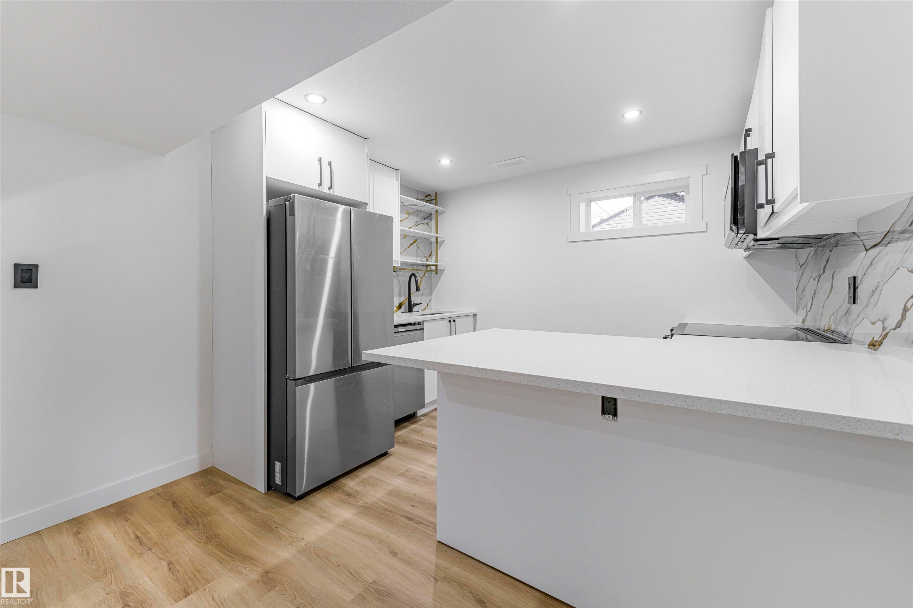 Edmonton, AB - Indoor Photo Showing Other Room