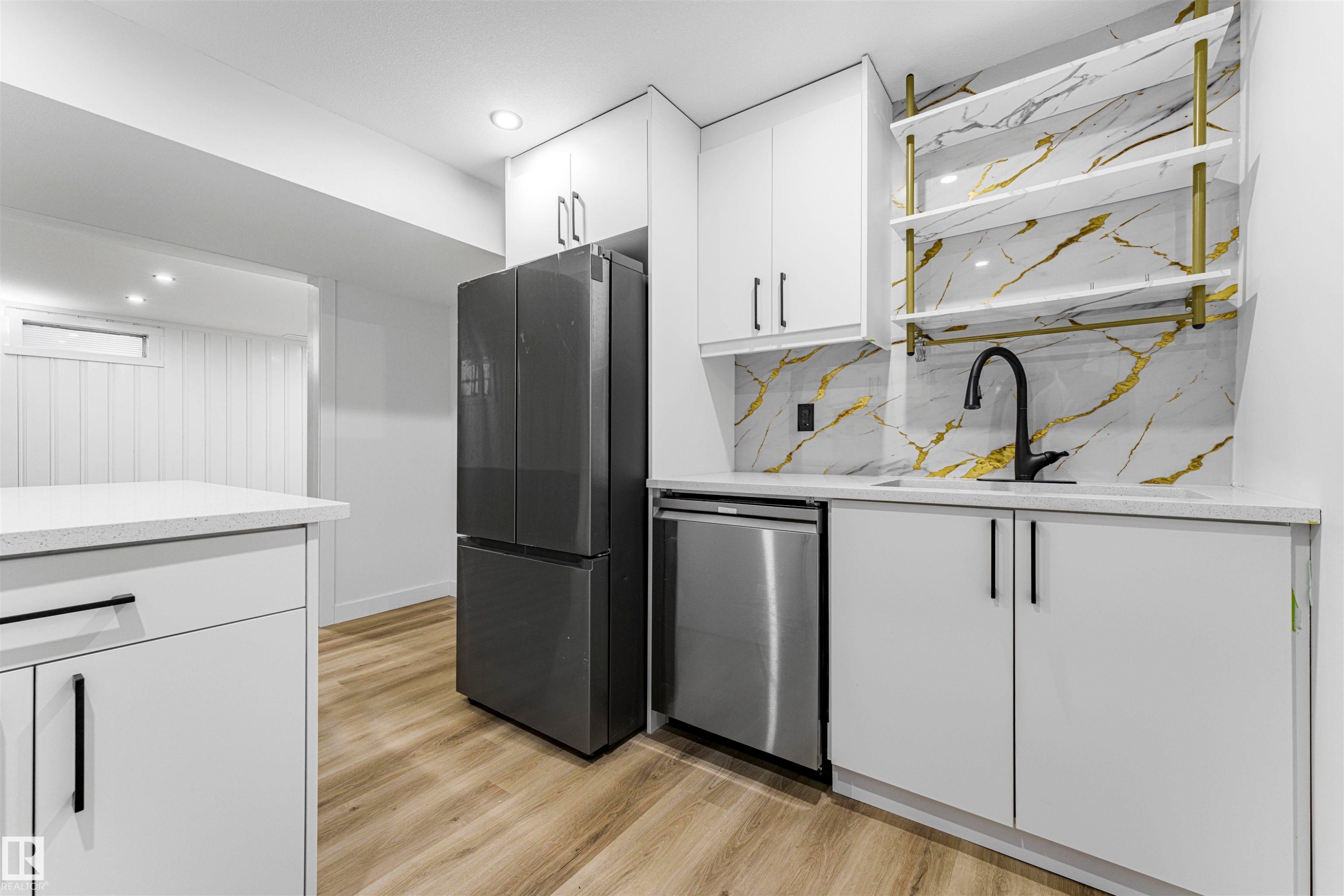 Edmonton, AB - Indoor Photo Showing Kitchen