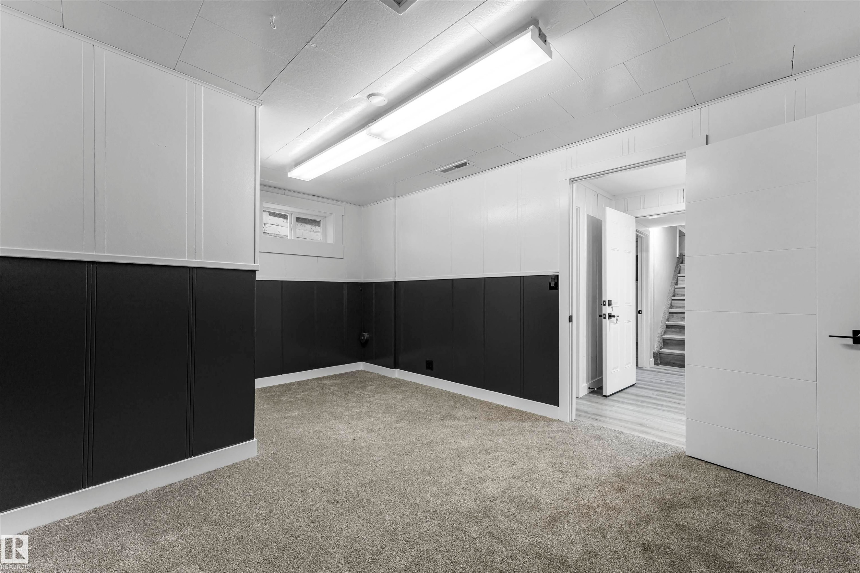 Edmonton, AB - Indoor Photo Showing Other Room