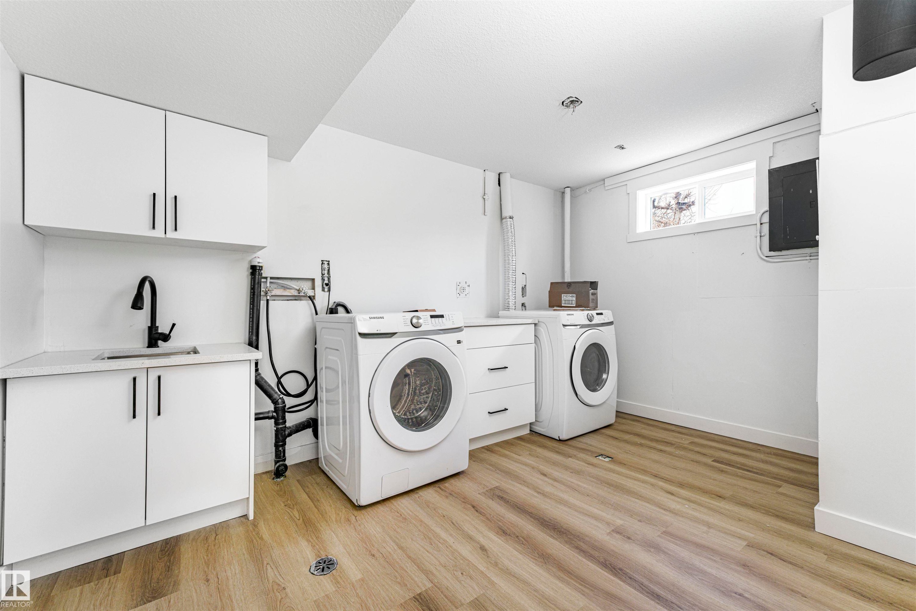 Edmonton, AB - Indoor Photo Showing Laundry Room