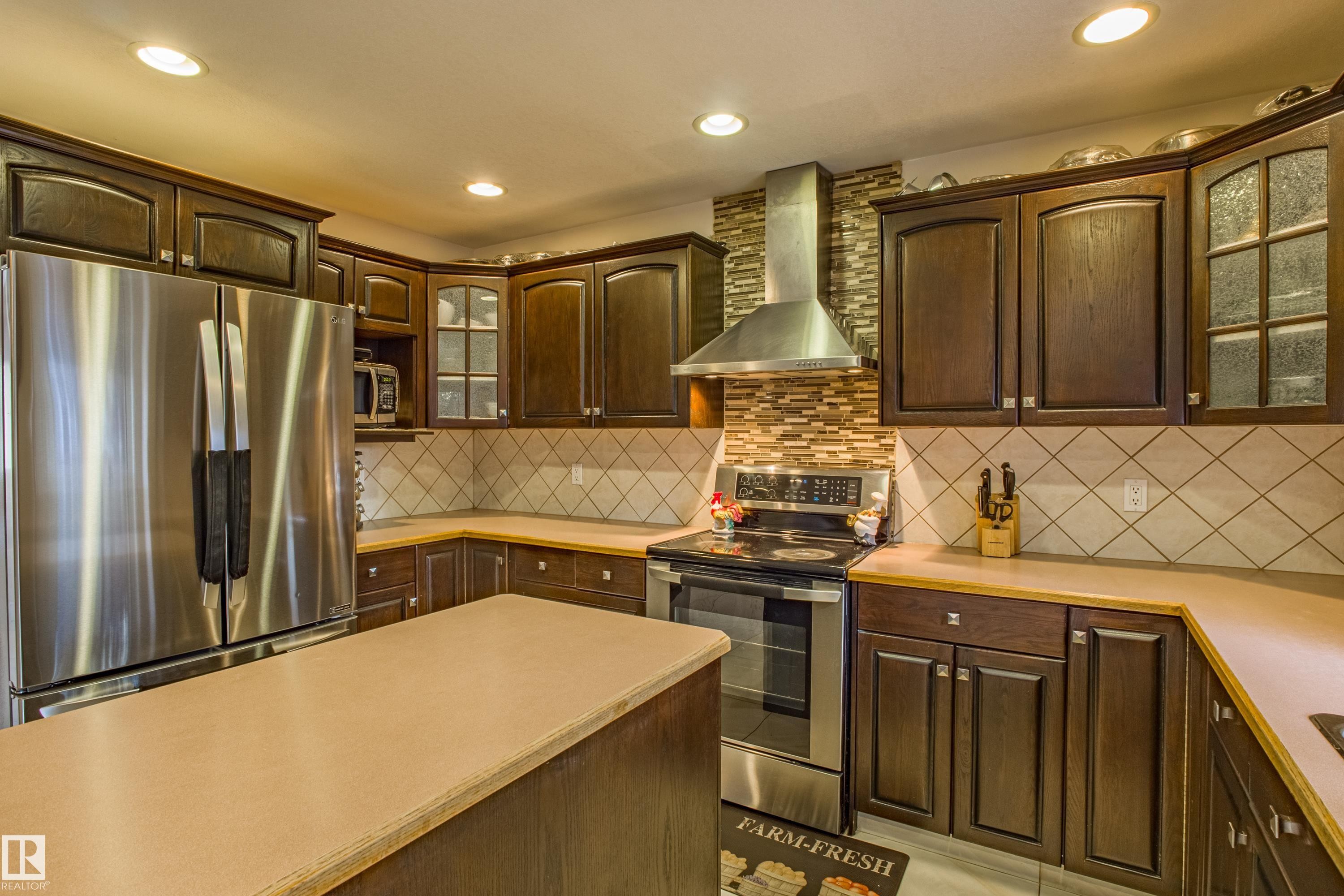 247 Lindsay Crescent, Edmonton, AB - Indoor Photo Showing Kitchen