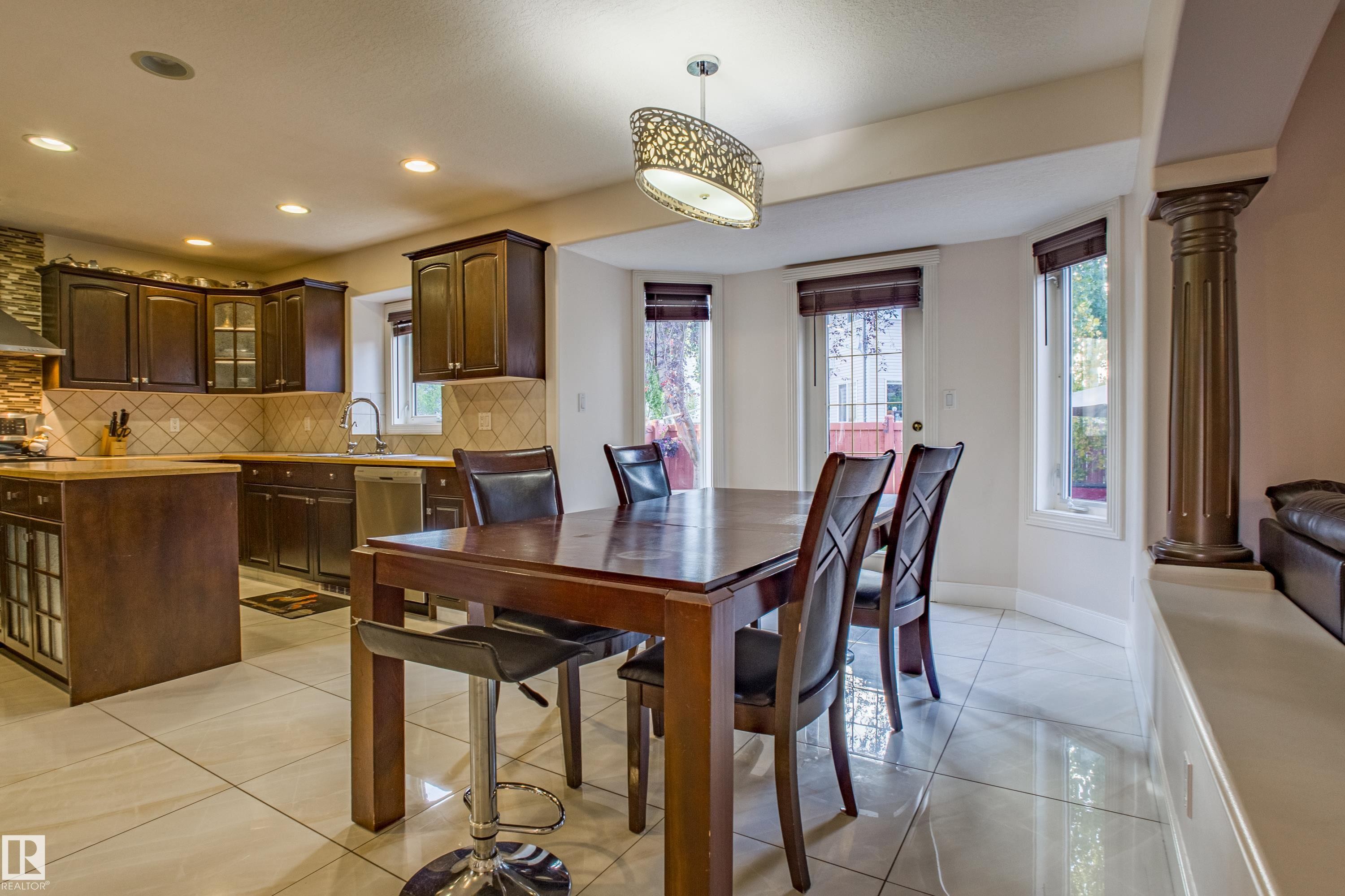 247 Lindsay Crescent, Edmonton, AB - Indoor