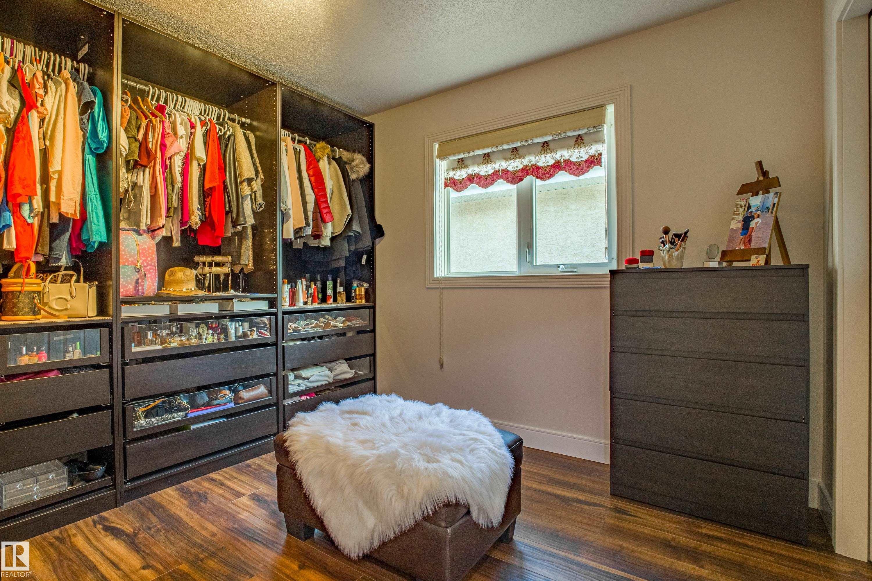 247 Lindsay Crescent, Edmonton, AB - Indoor Photo Showing Other Room