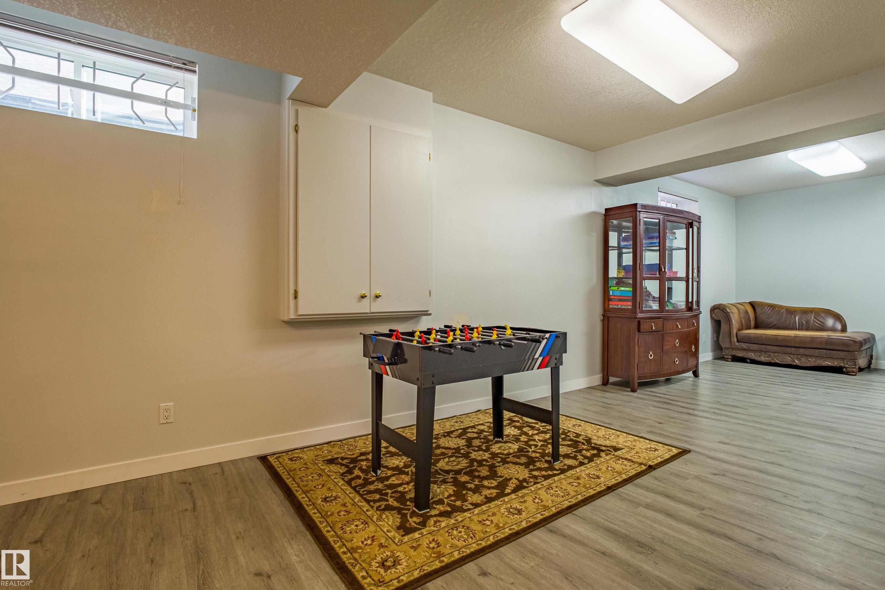 247 Lindsay Crescent, Edmonton, AB - Indoor