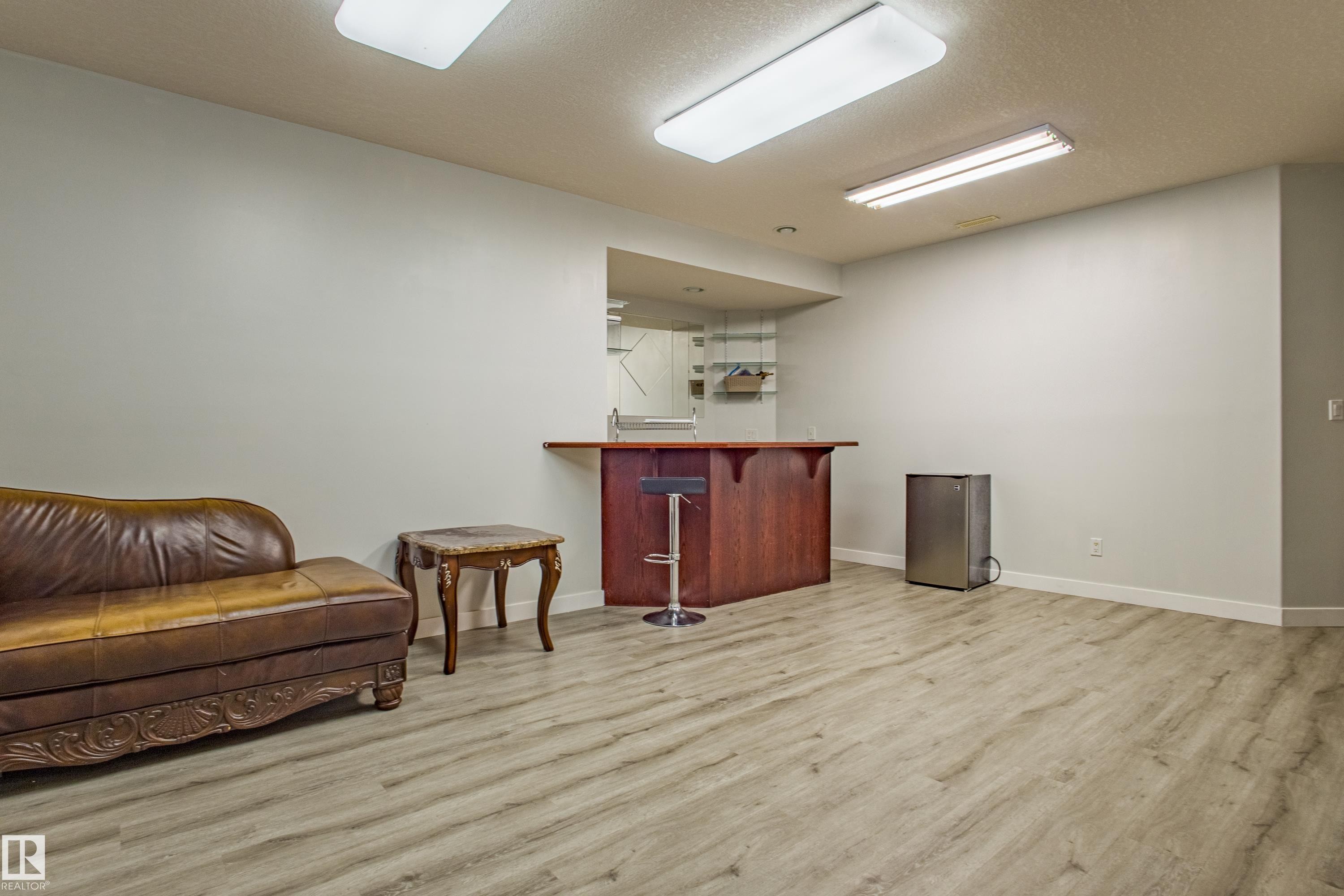 247 Lindsay Crescent, Edmonton, AB - Indoor