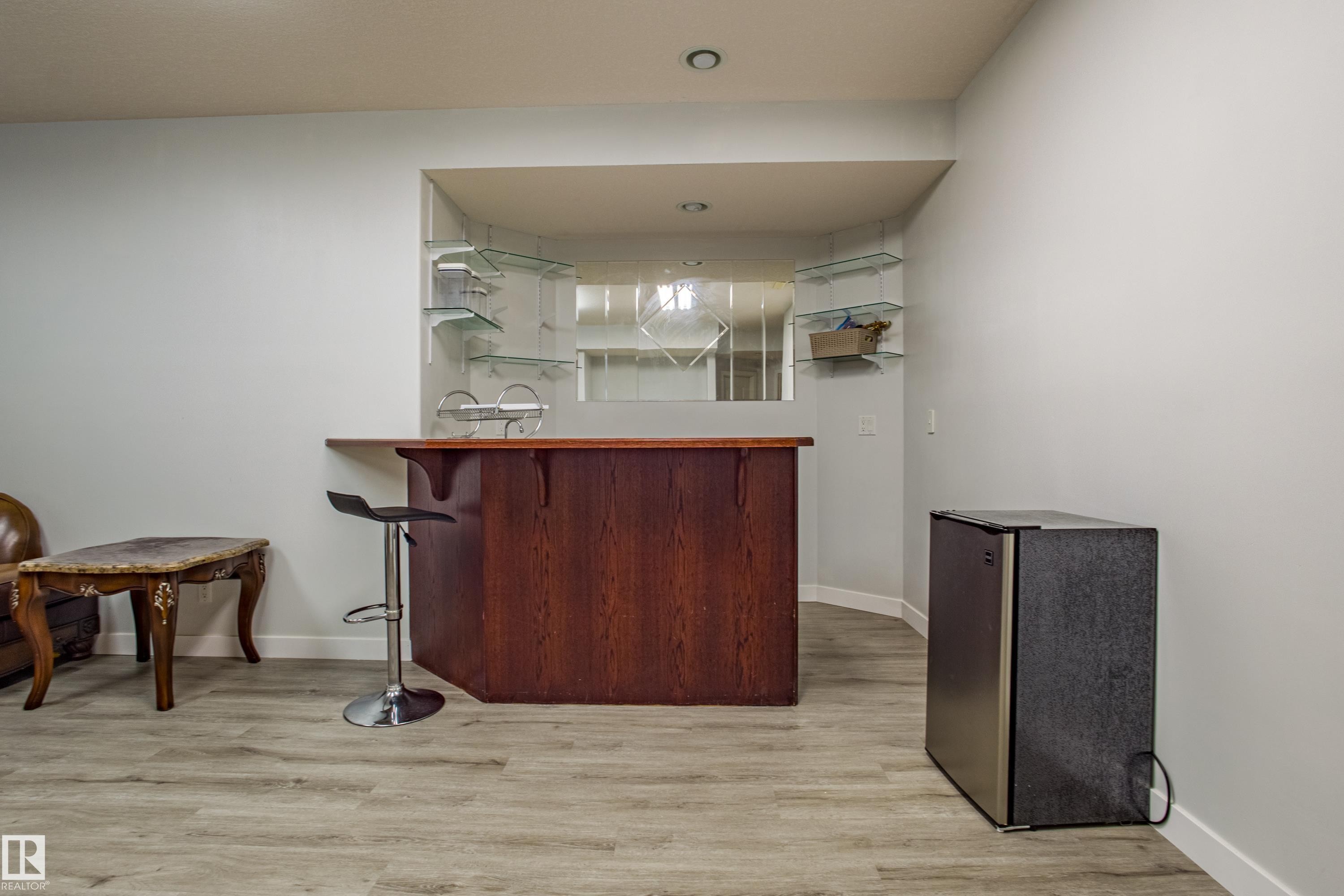 247 Lindsay Crescent, Edmonton, AB - Indoor Photo Showing Other Room