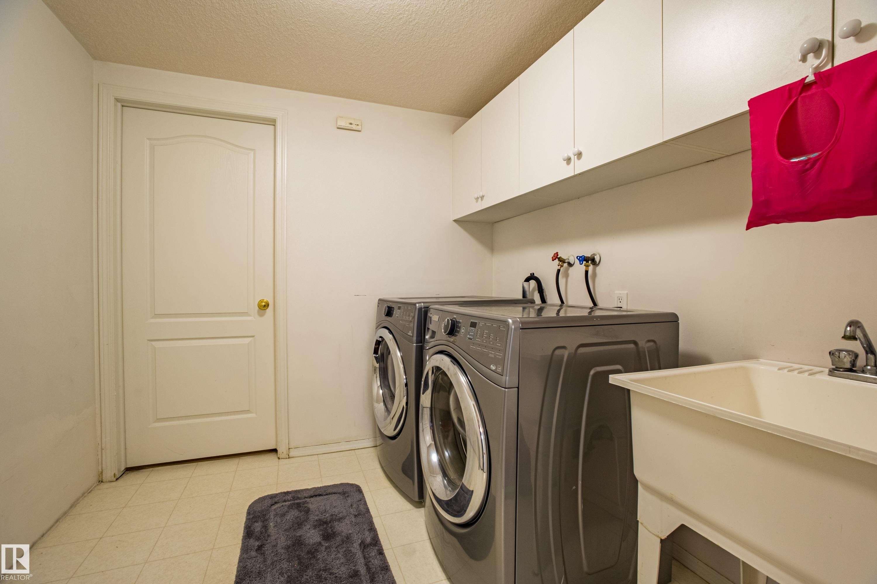 247 Lindsay Crescent, Edmonton, AB - Indoor Photo Showing Laundry Room